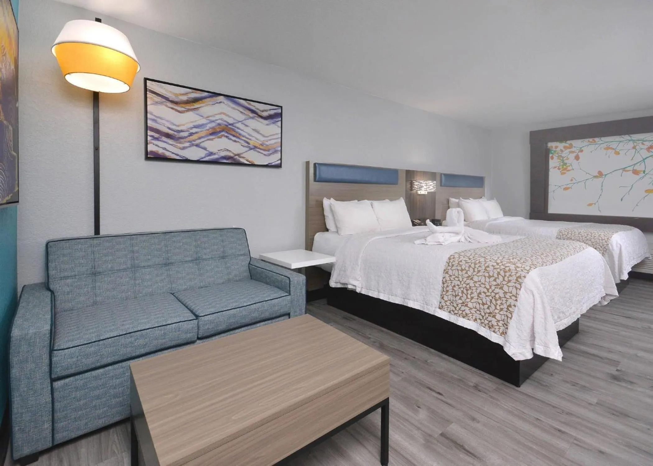 Bedroom, Bed in Brookstone Lodge near Biltmore Village, an Ascend Collection Hotel