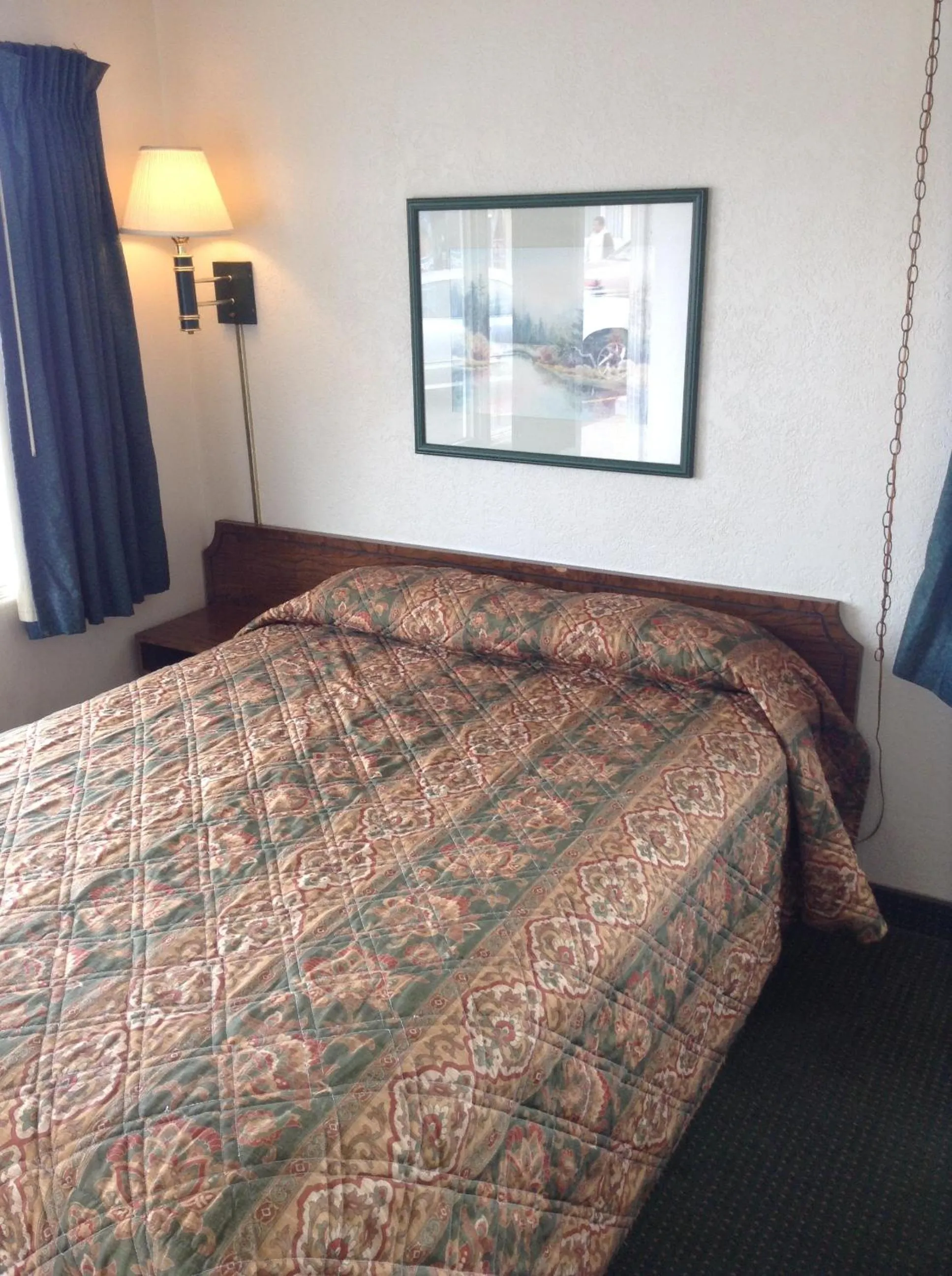 Bed in Plaza Inn