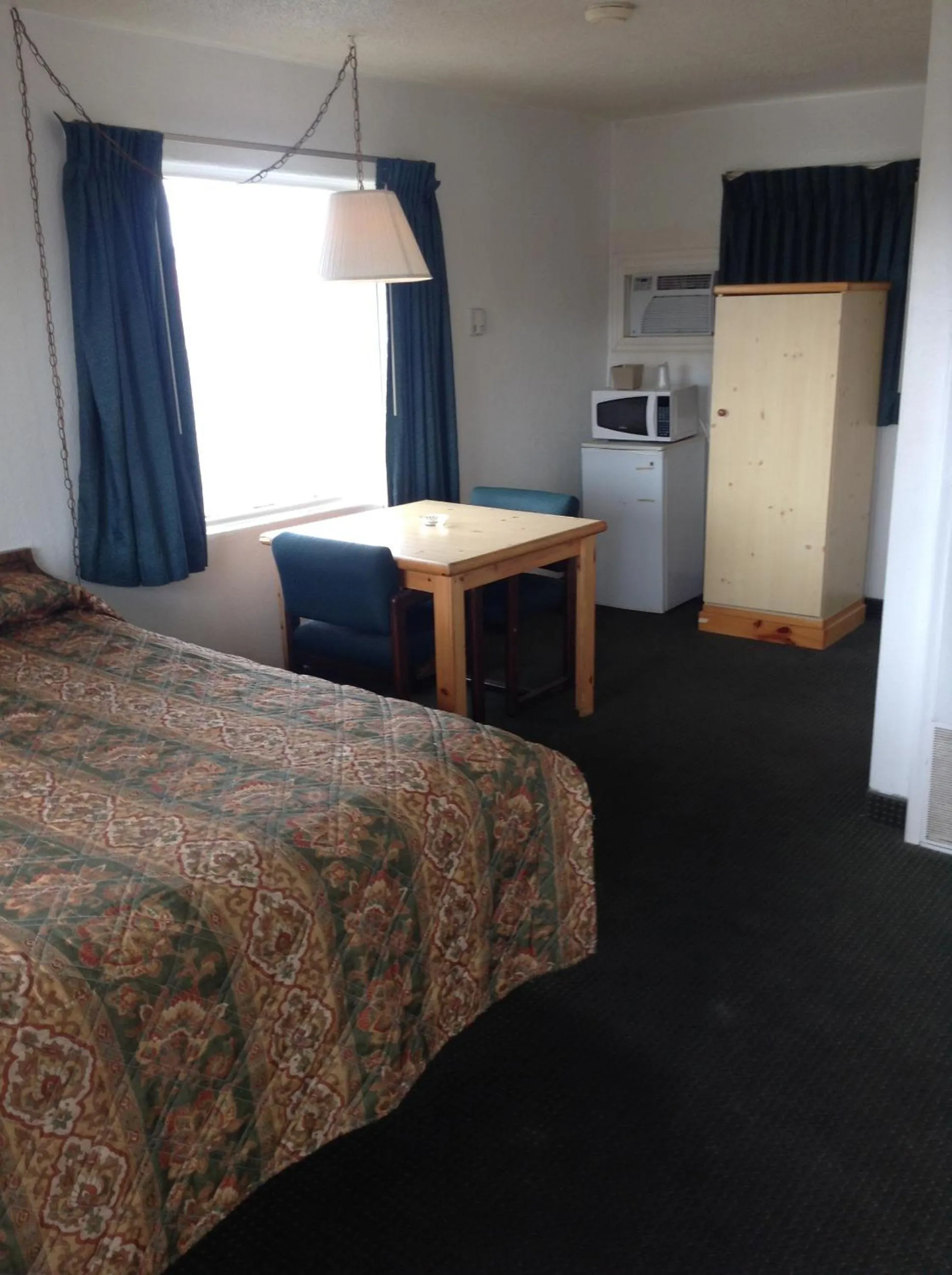 Photo of the whole room, Bed in Plaza Inn