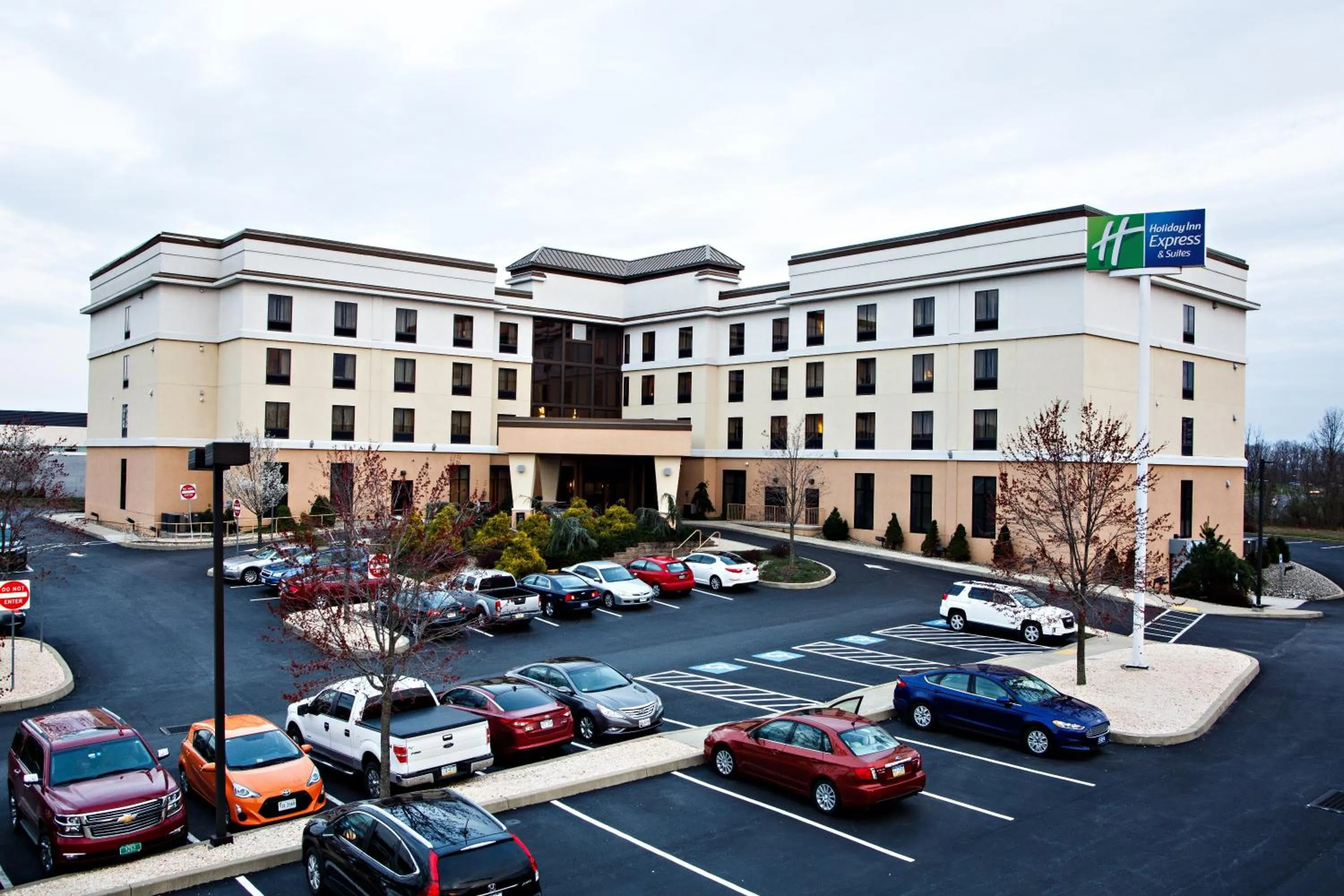 Property building in Holiday Inn Express & Suites Harrisburg West