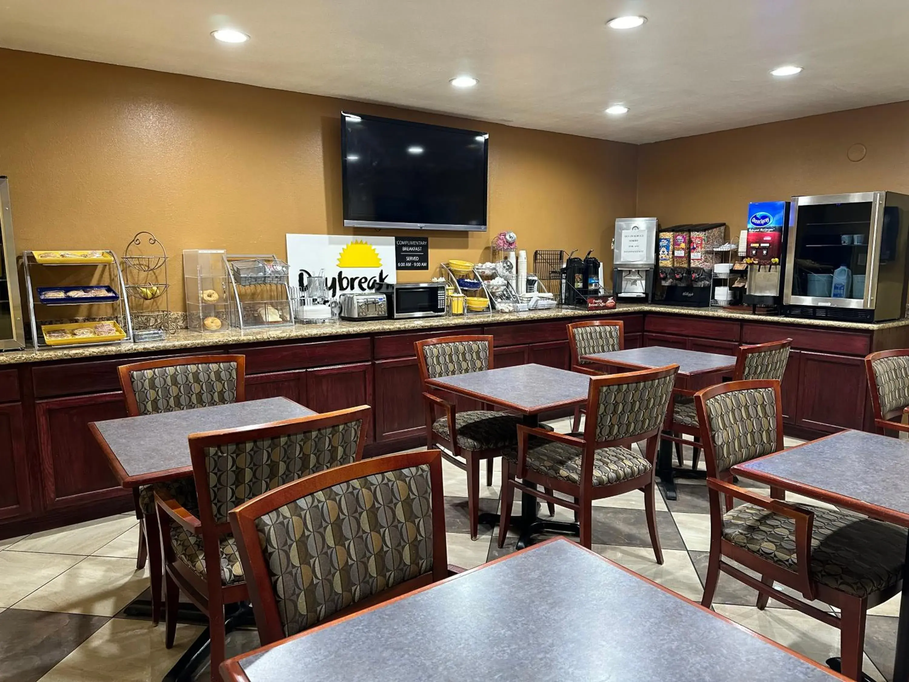 Breakfast in Days Inn by Wyndham Medford Breakfast in Days Inn by Wyndham Medford