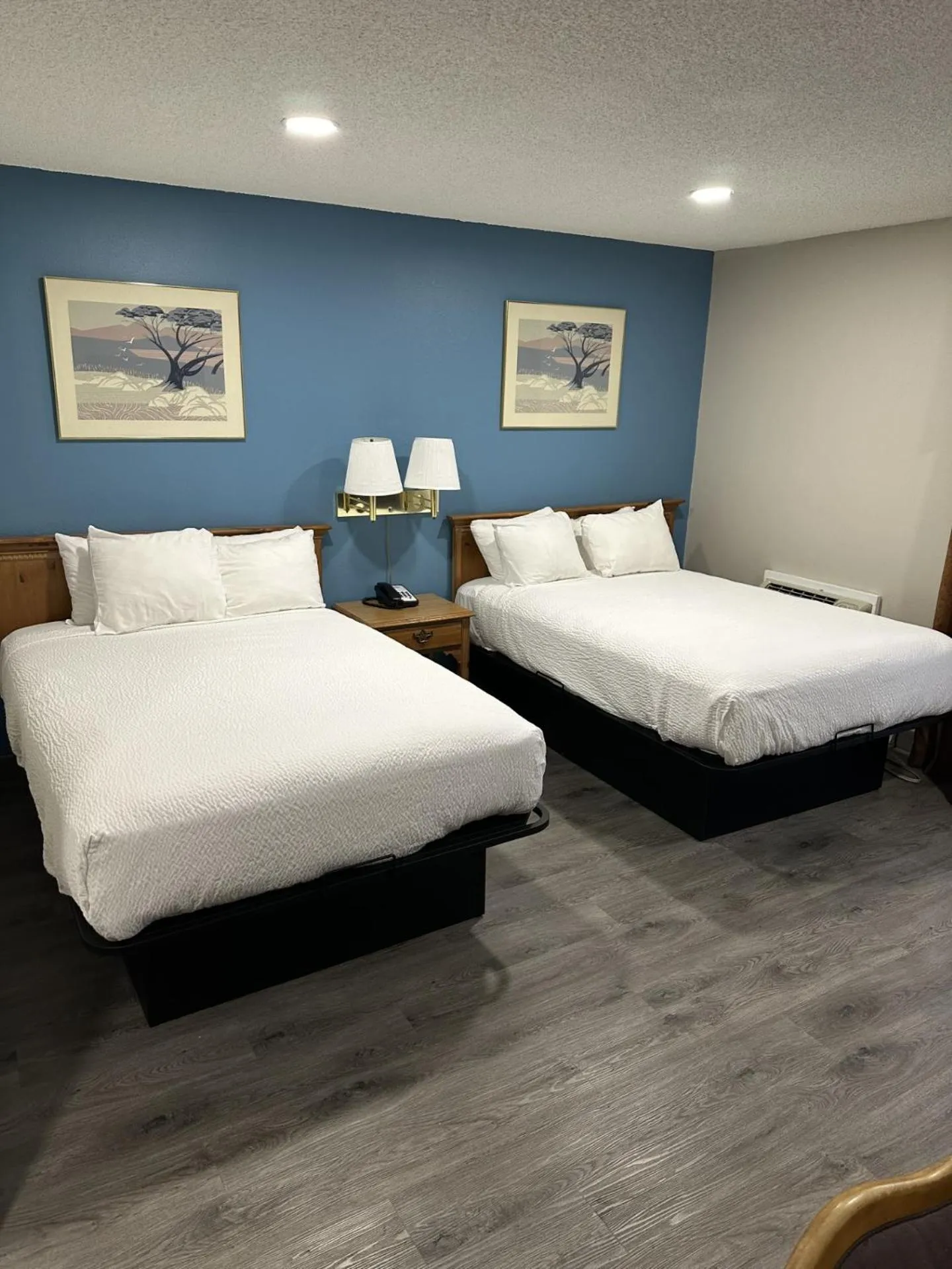 Bed in Days Inn by Wyndham Medford