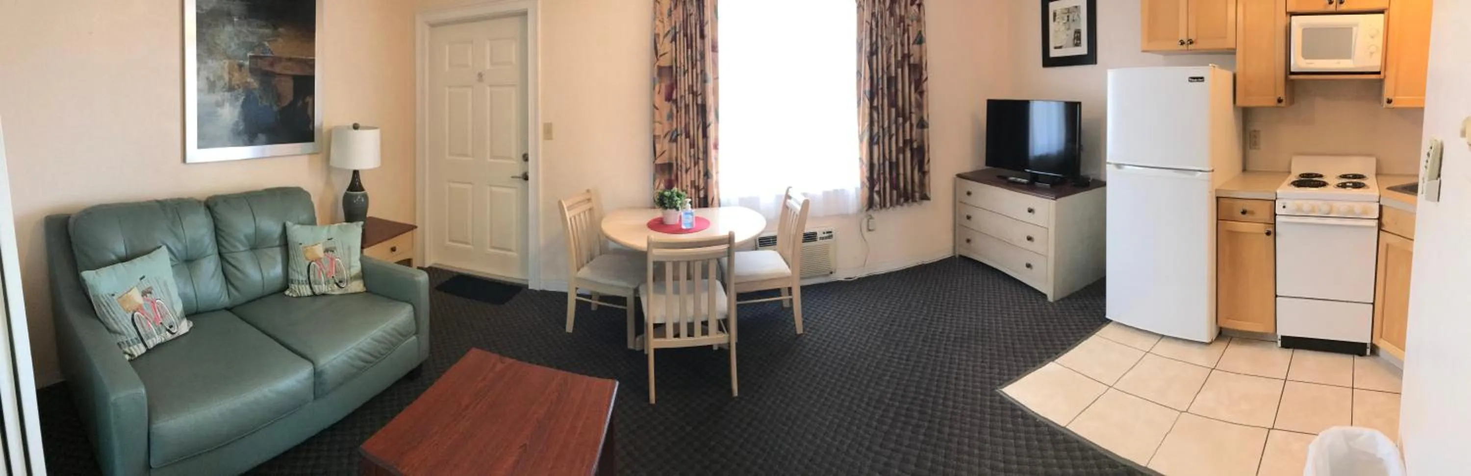 Carlton House Motel and Suites