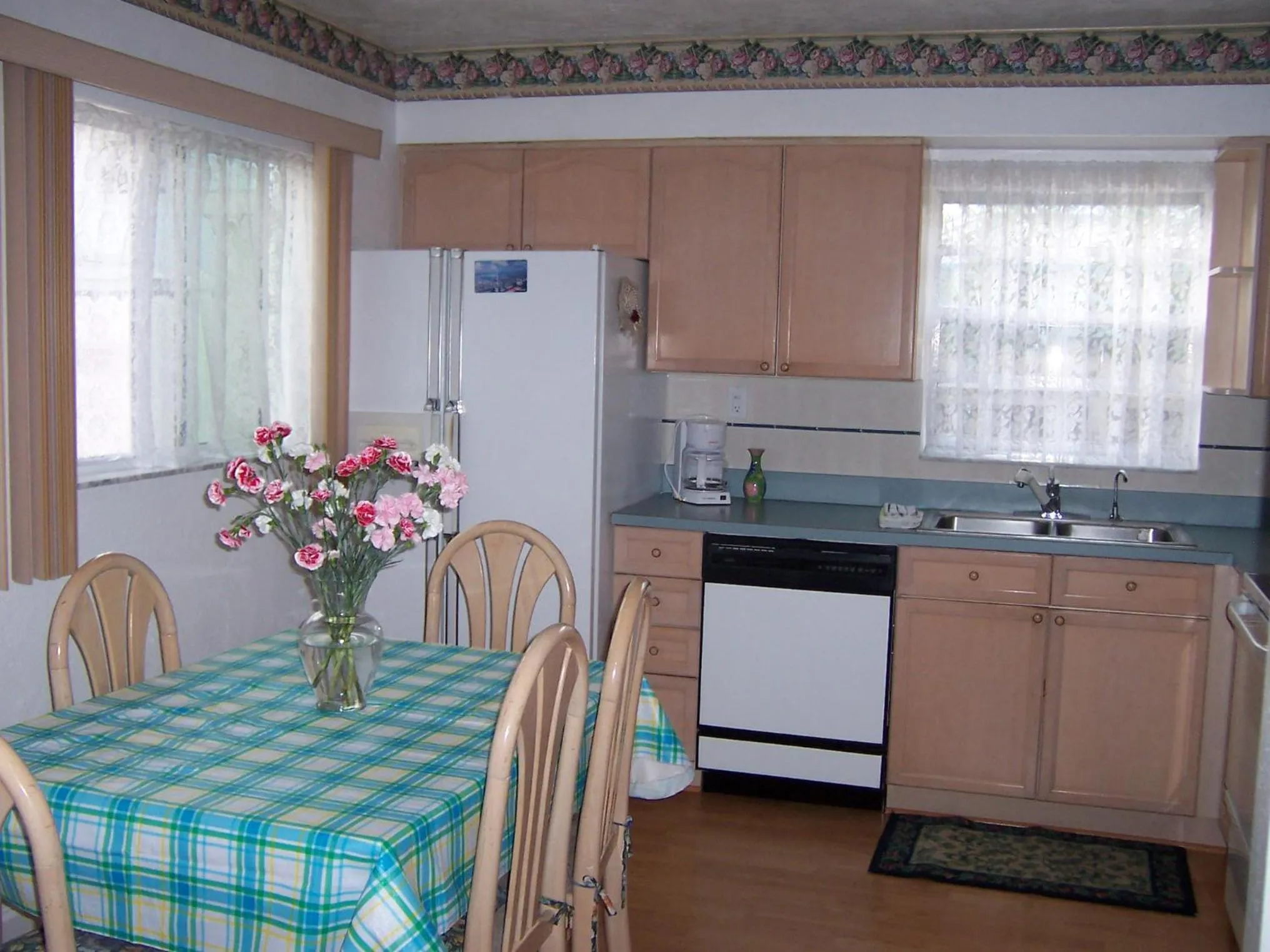 Carlton House Motel and Suites