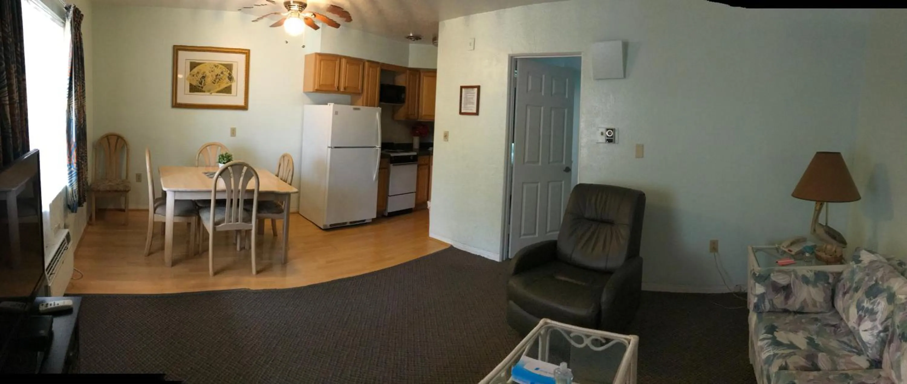 Carlton House Motel and Suites