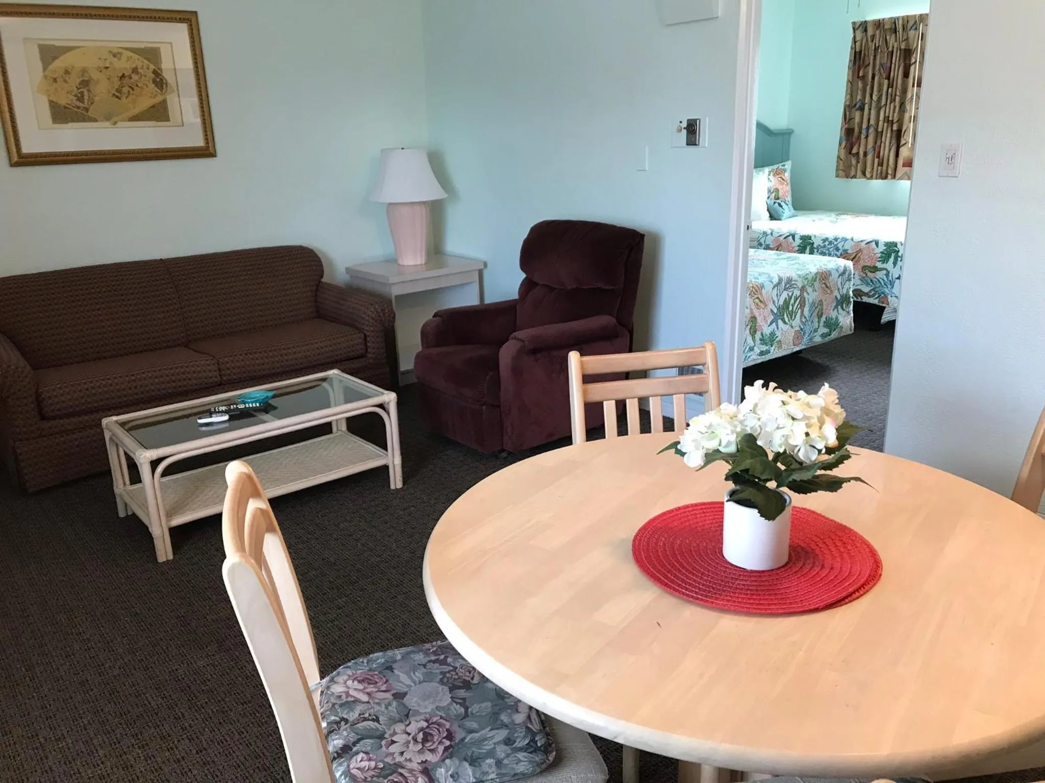 Carlton House Motel and Suites