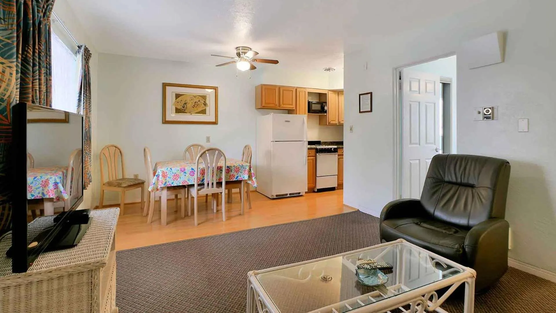 Carlton House Motel and Suites