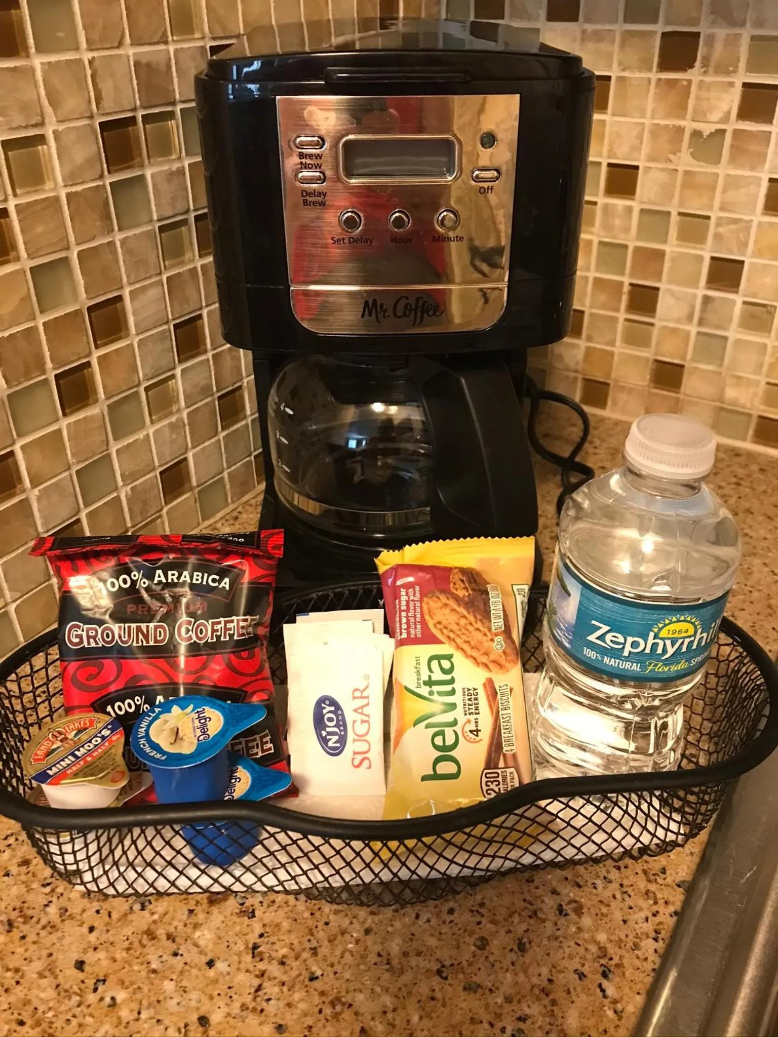 Carlton House Motel and Suites