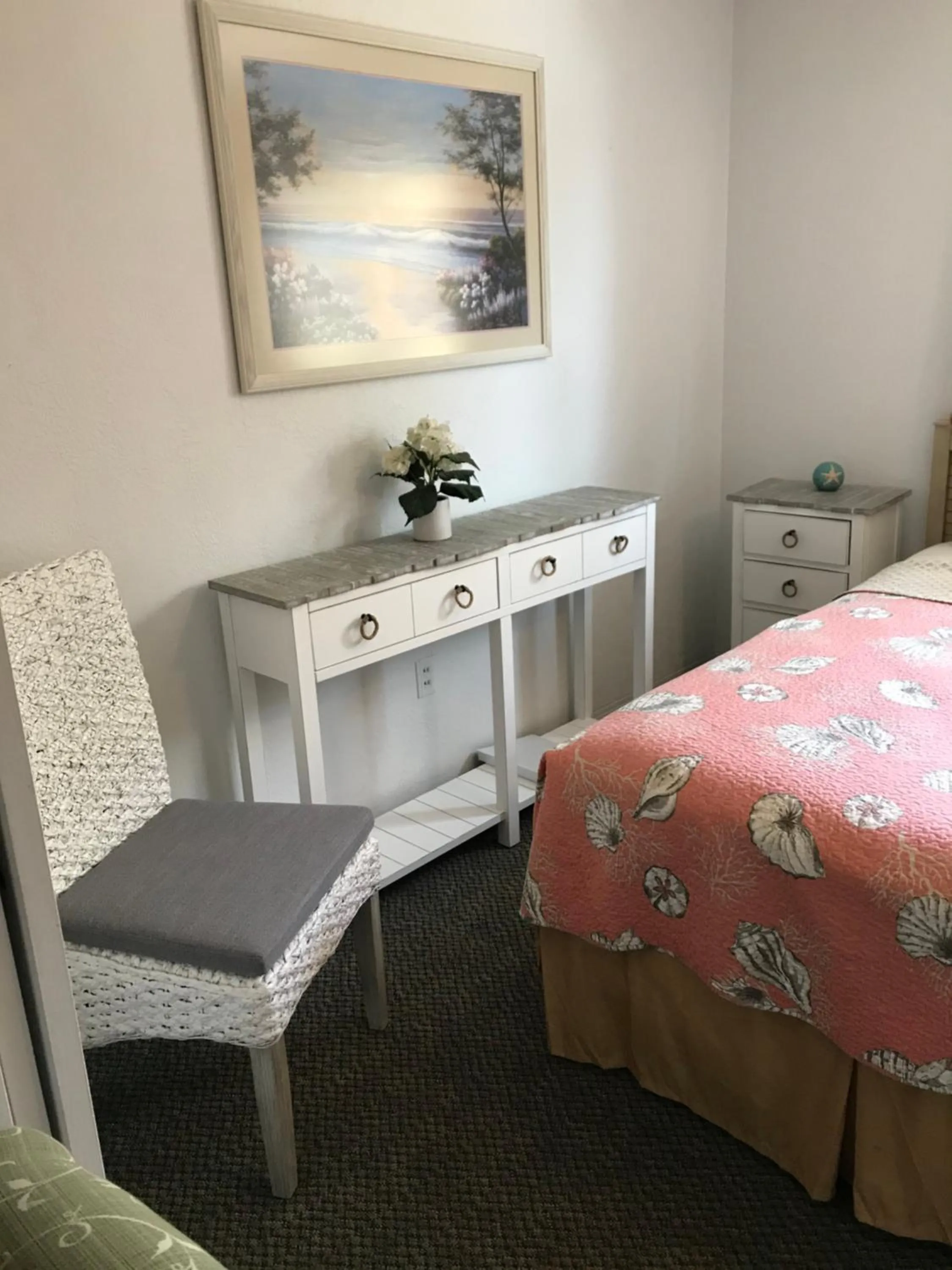 Bed in Carlton House Motel and Suites