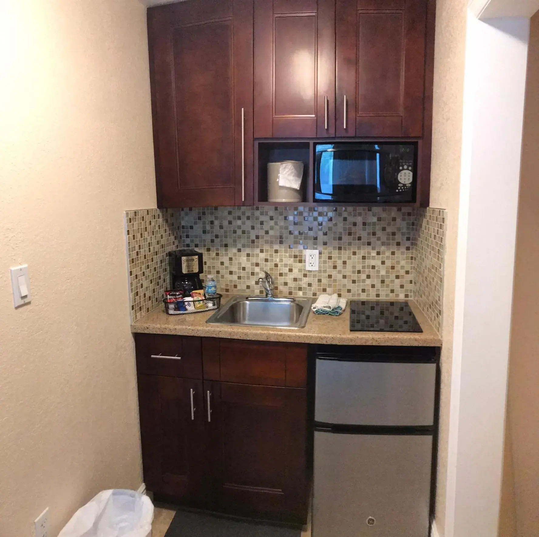 King Studio in Carlton House Motel and Suites King Studio in Carlton House Motel and Suites