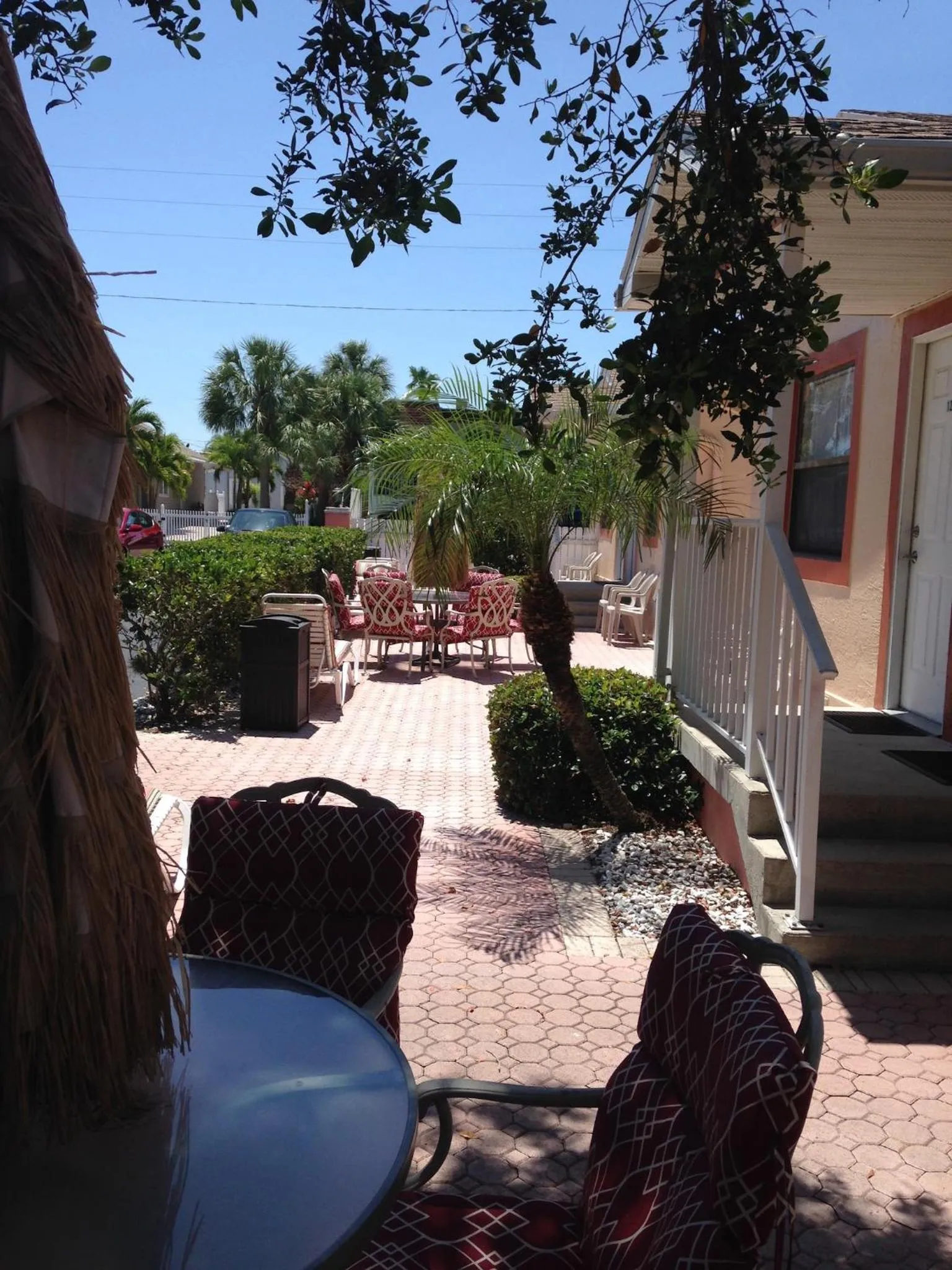 Carlton House Motel and Suites