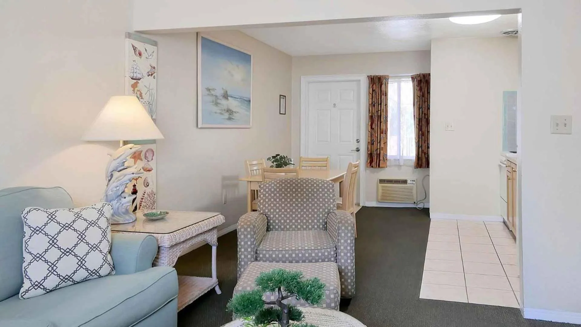 Carlton House Motel and Suites