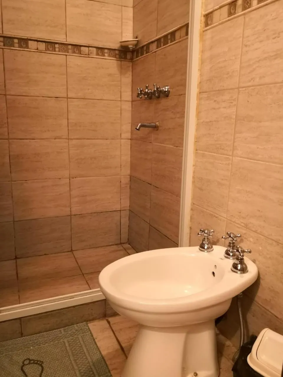 Shower in Palo Rosa Lodge