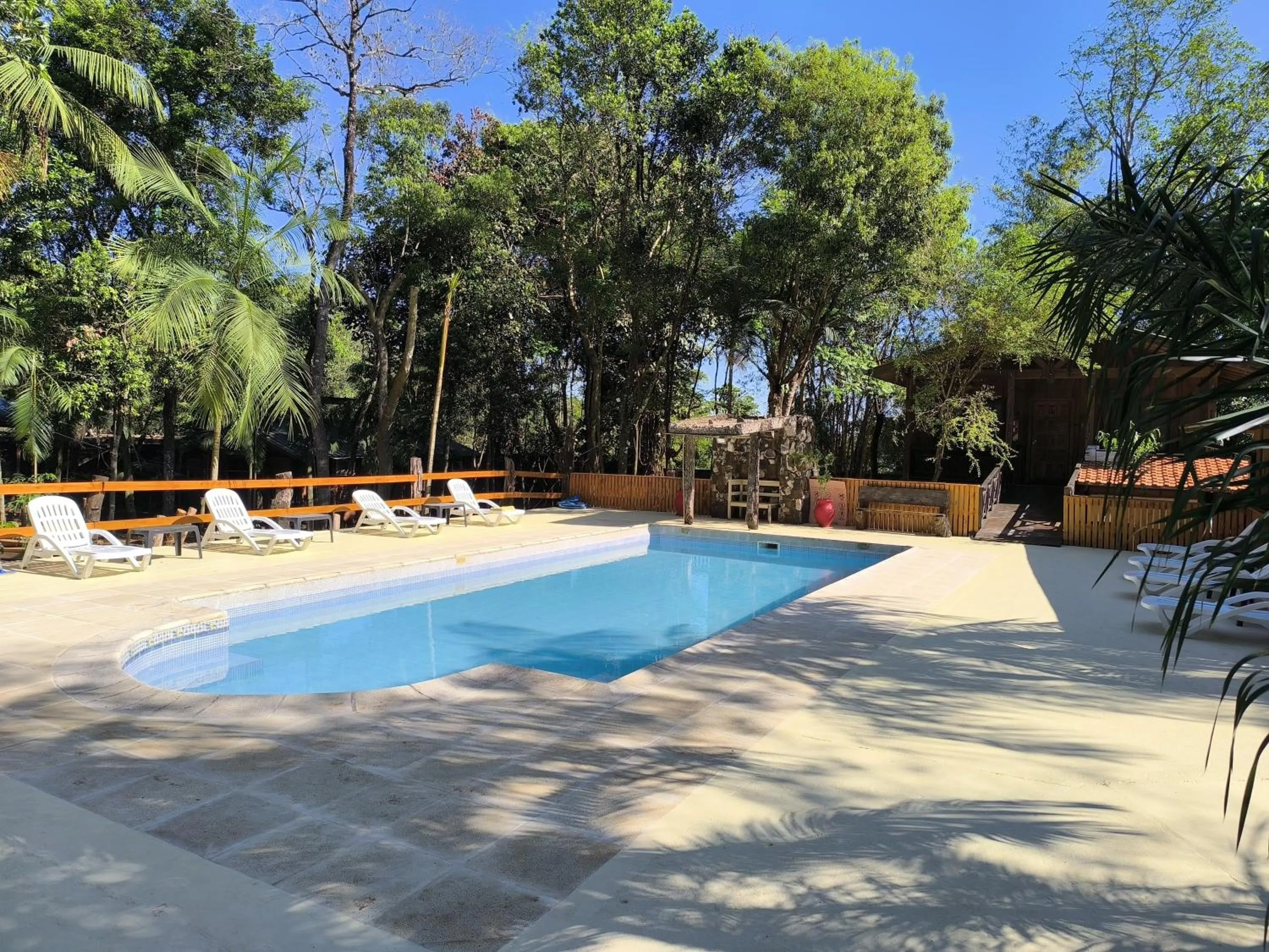 Swimming pool in Palo Rosa Lodge