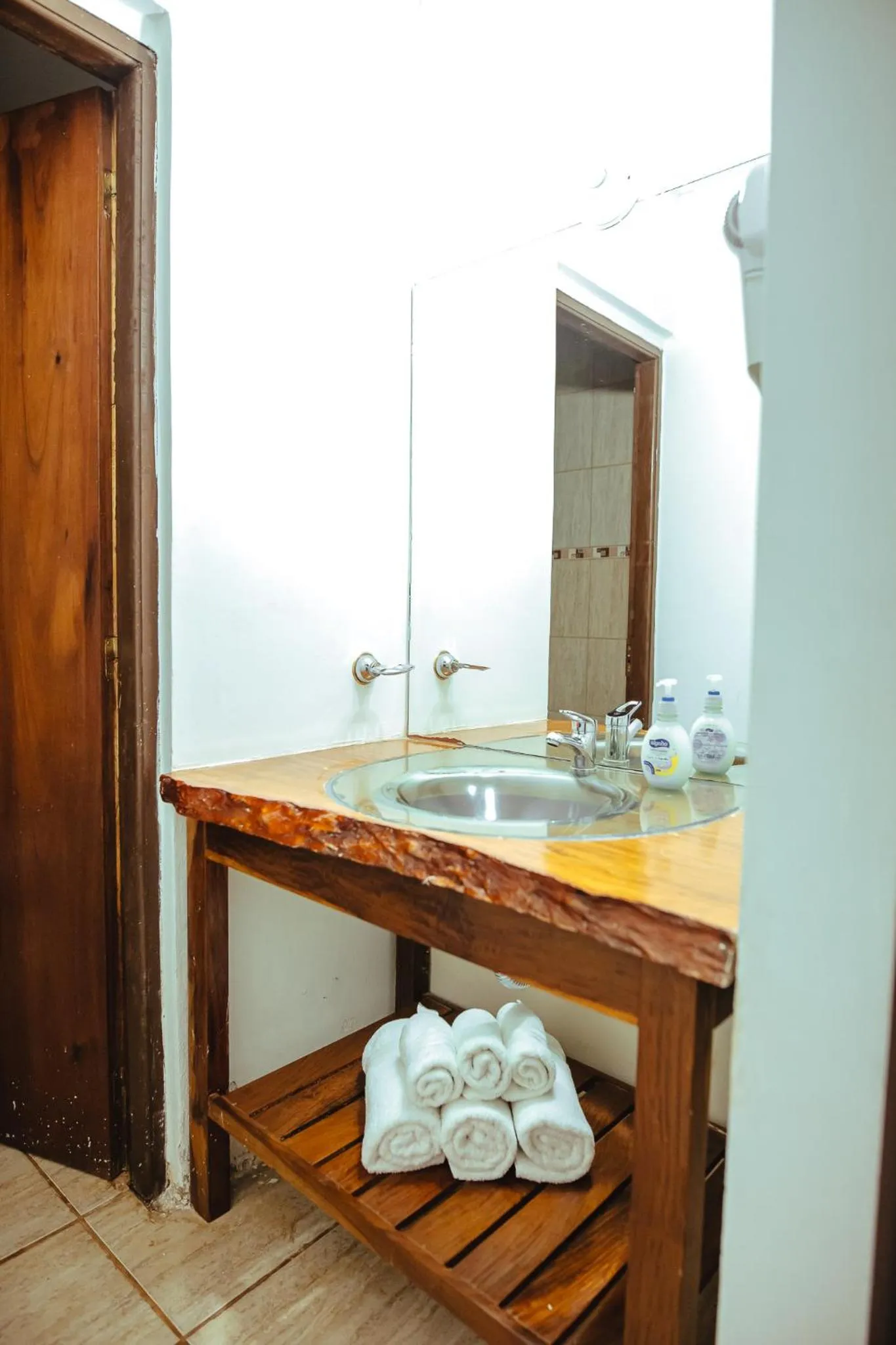 Bathroom in Palo Rosa Lodge
