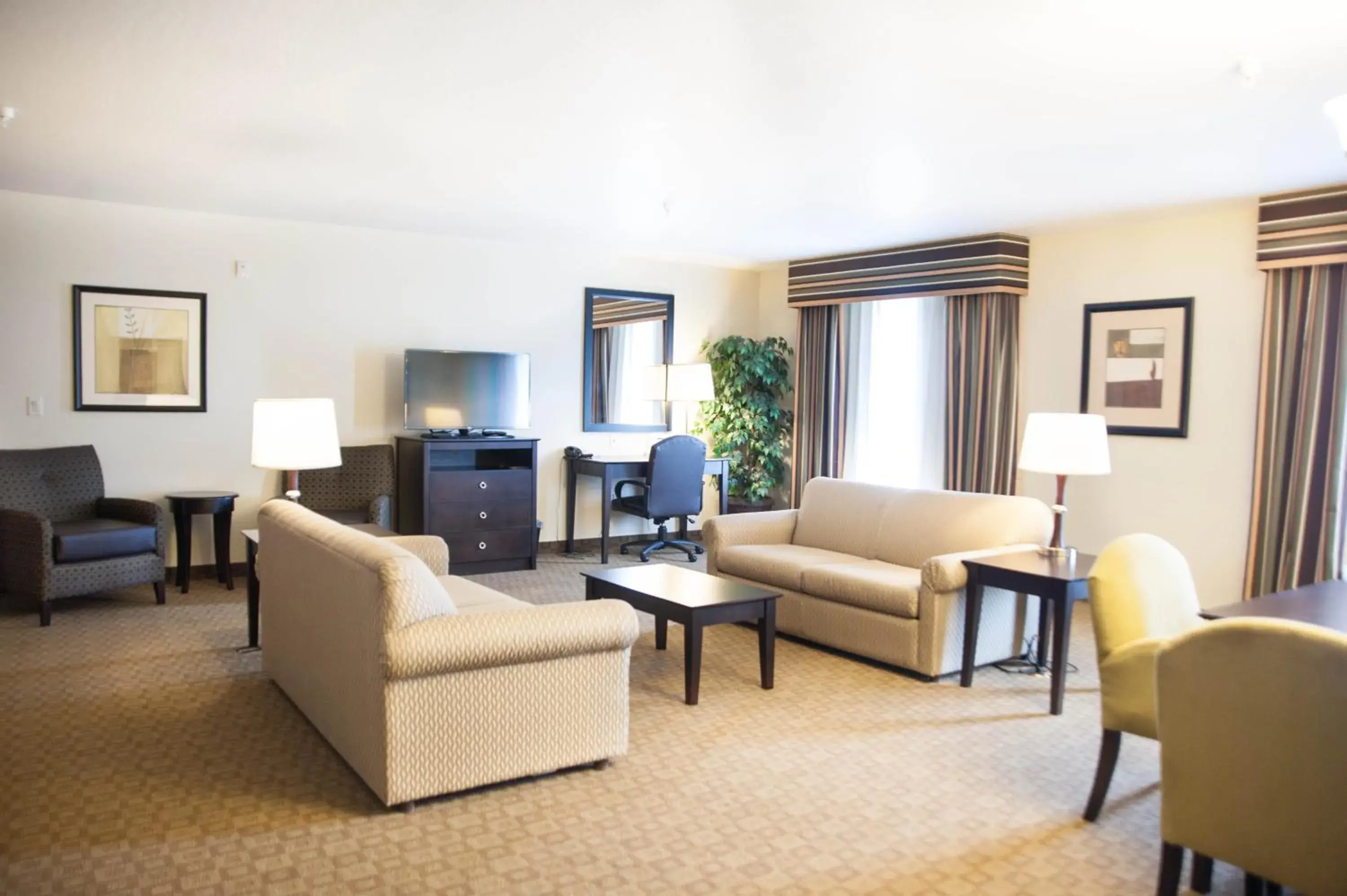 Living room in GreenTree Inn and Suites Florence, AZ Living room in GreenTree Inn and Suites Florence, AZ