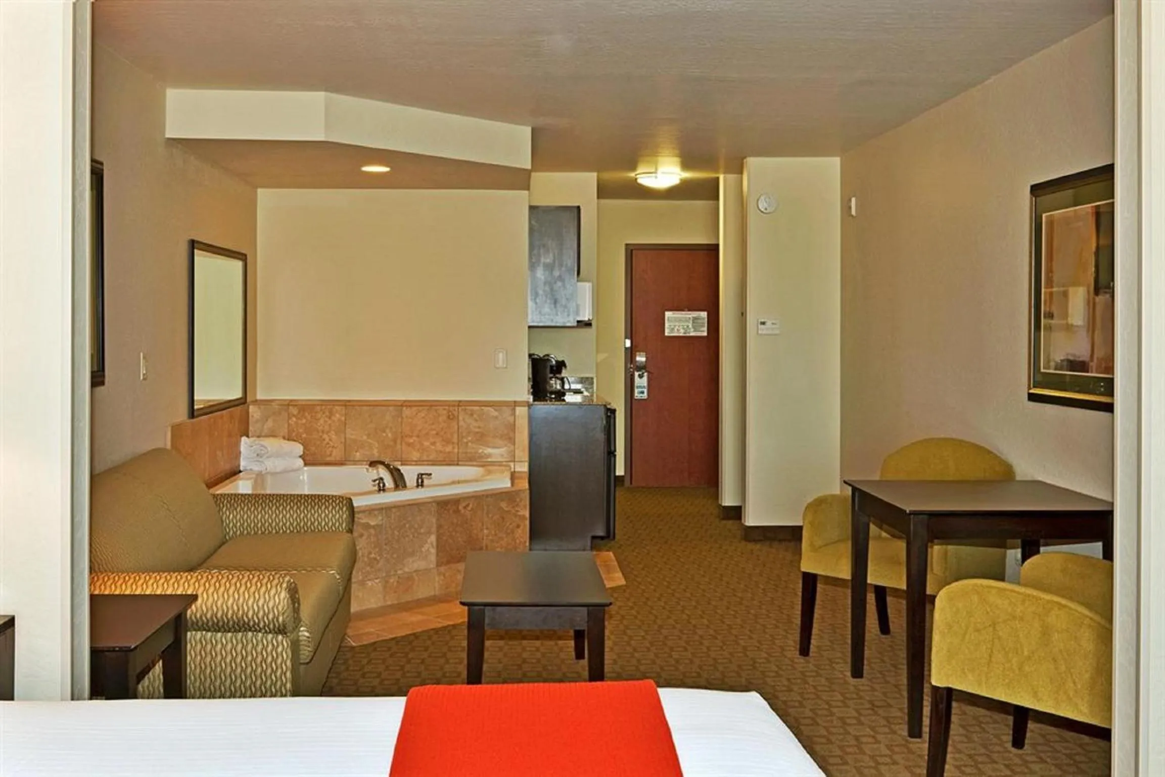 Photo of the whole room, Bed in GreenTree Inn and Suites Florence, AZ