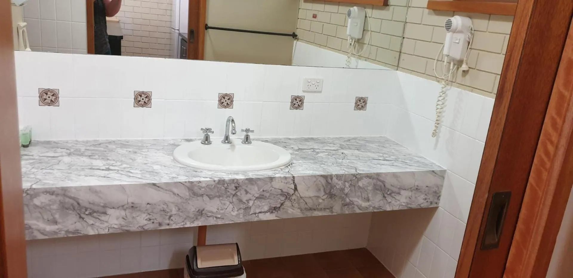 Bathroom in Barooga Country Inn Motel