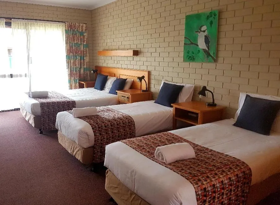 Comfort Quadruple Room in Barooga Country Inn Motel