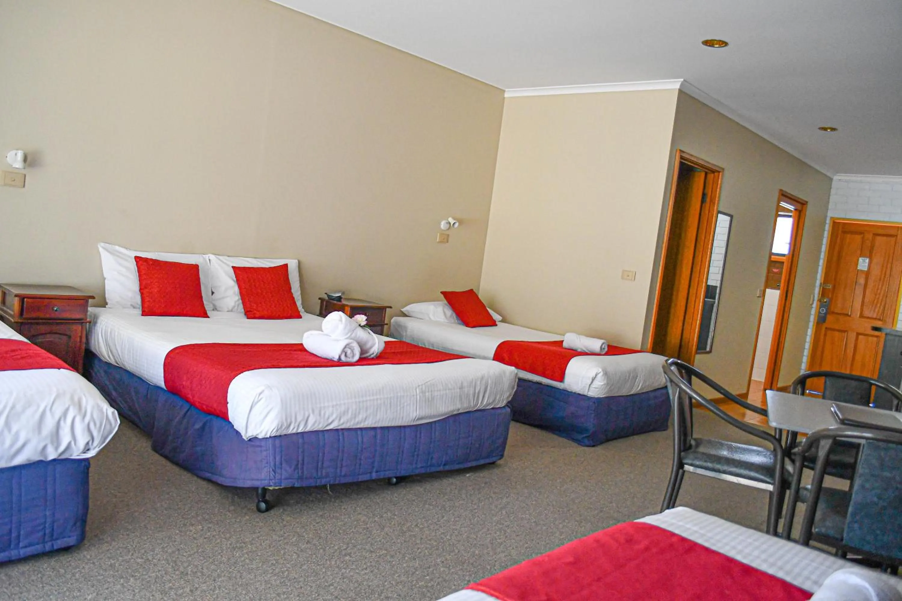 Photo of the whole room, Bed in Barooga Country Inn Motel