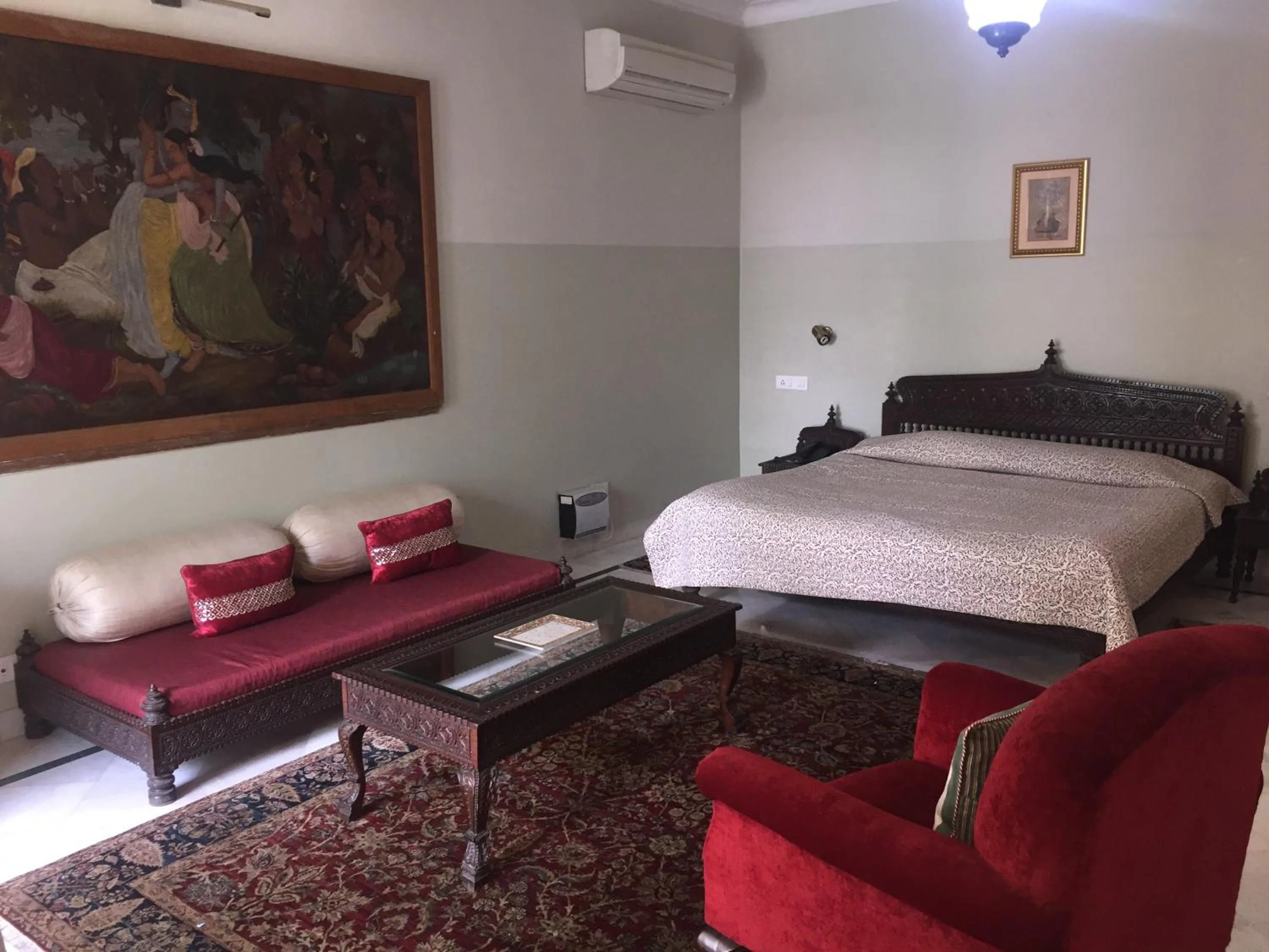 Bed in Barwara Kothi