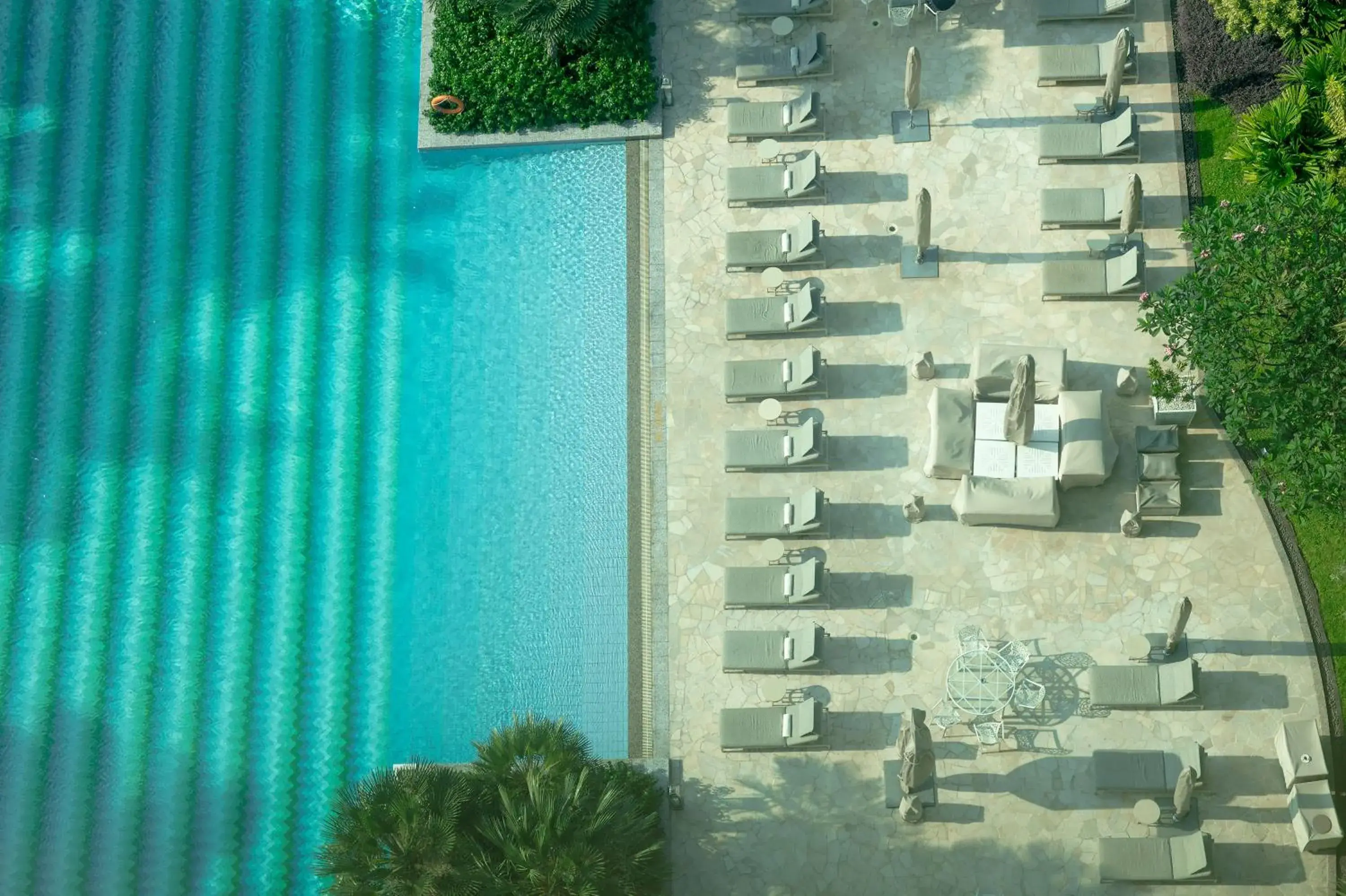 Pool view in Hotel Mulia Senayan, Jakarta Pool view in Hotel Mulia Senayan, Jakarta