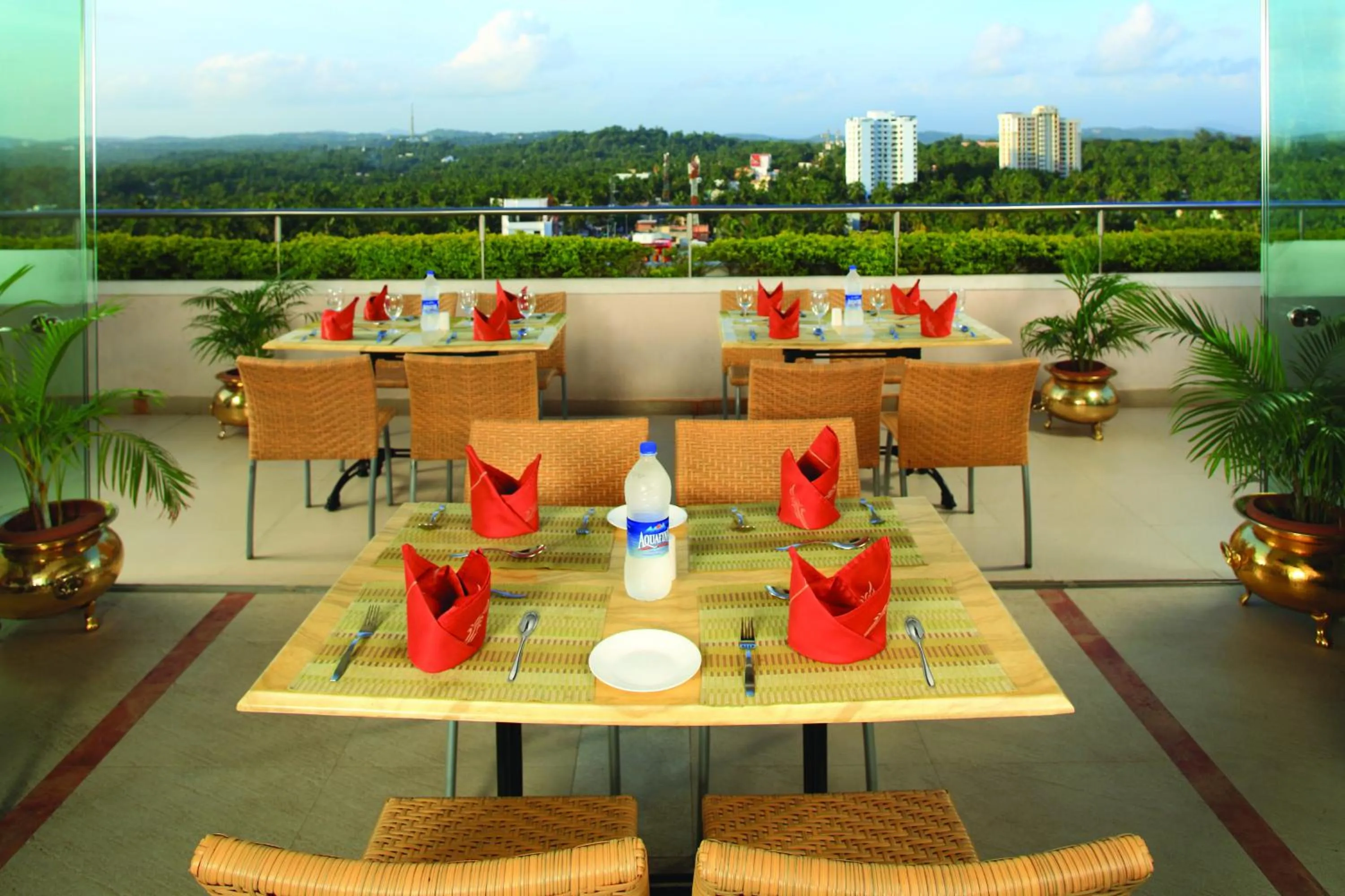 Restaurant/places to eat in Windsor Rajadhani Hotel