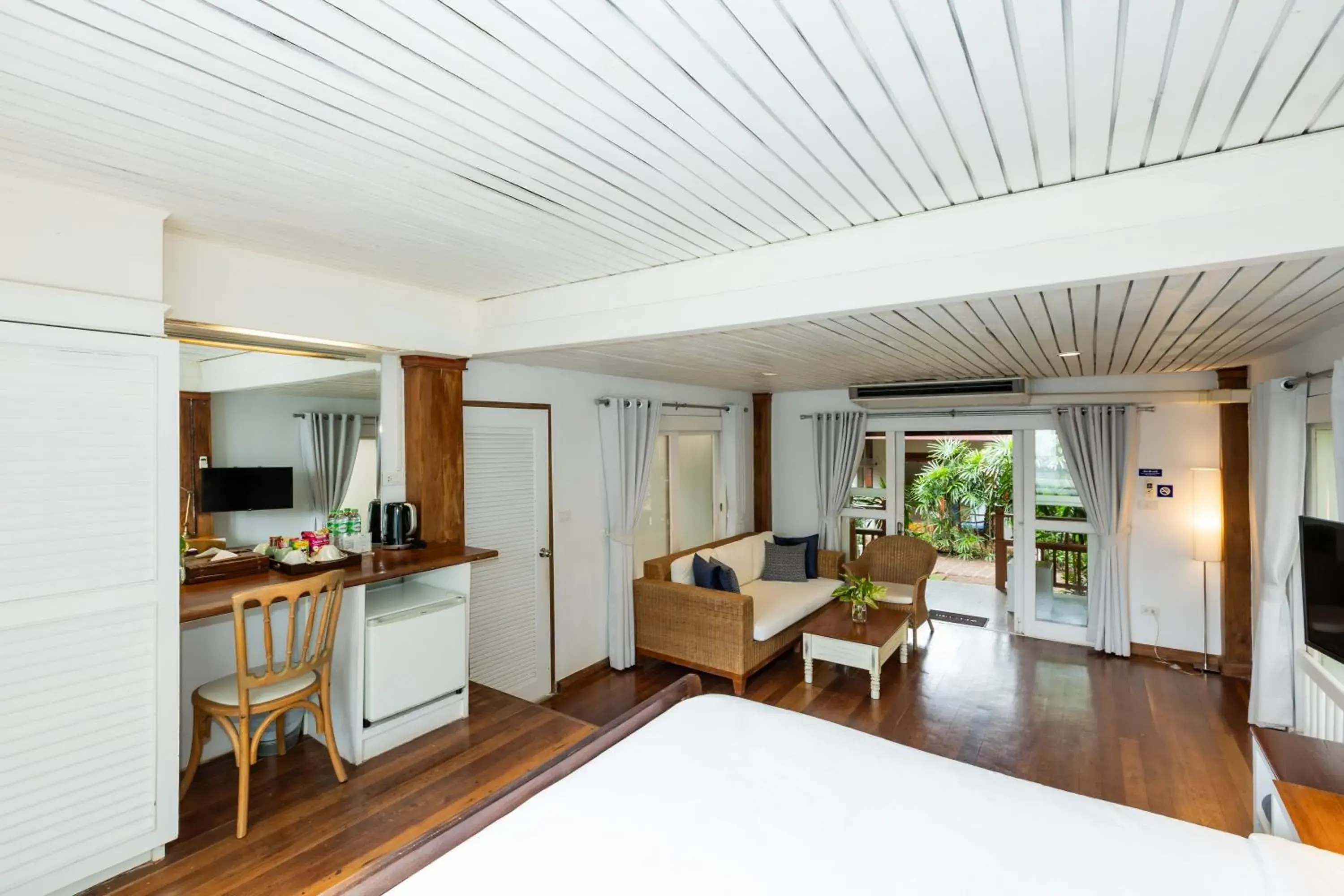 Living room, Bed in Malibu Beach Resort Living room, Bed in Malibu Beach Resort