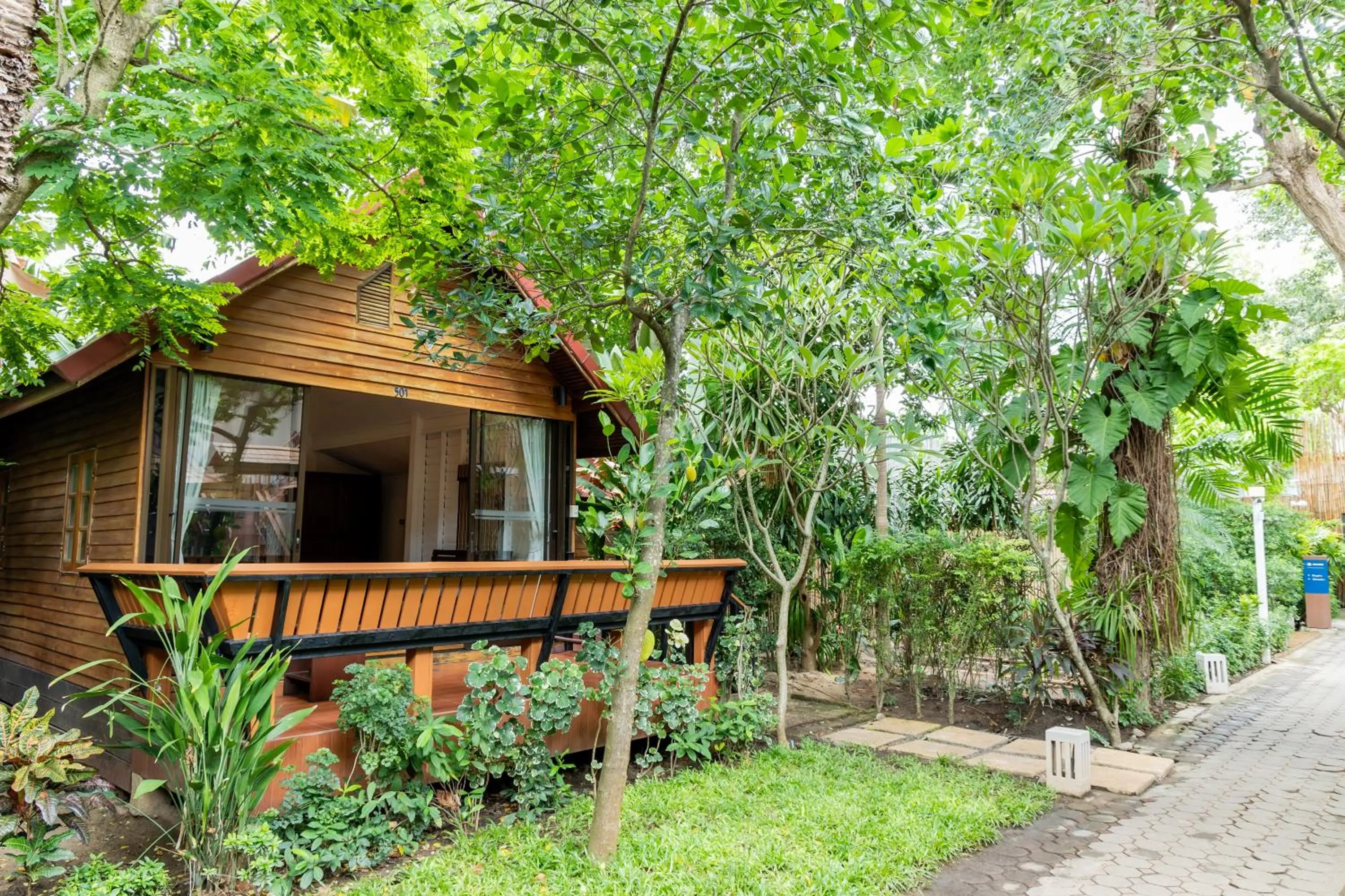 Garden in Malibu Beach Resort