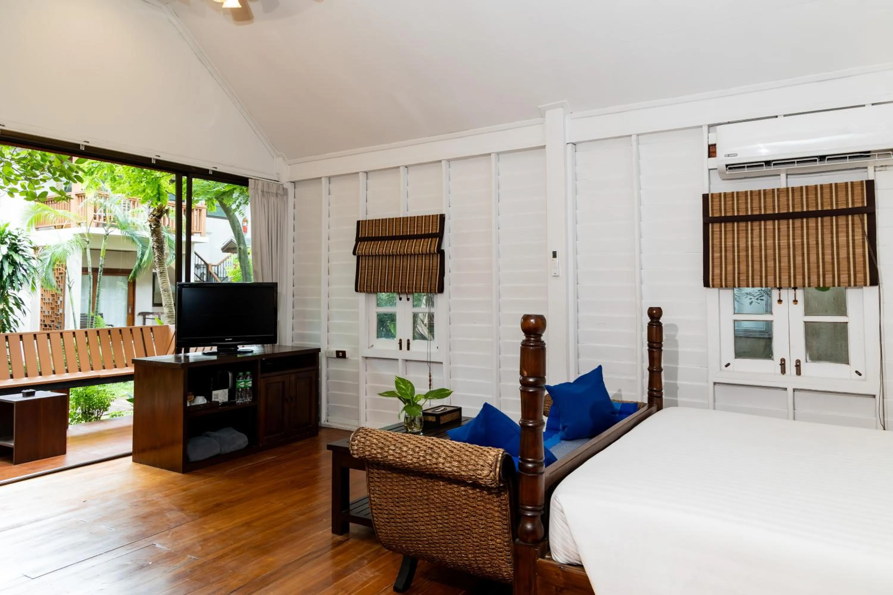 Bed in Malibu Beach Resort