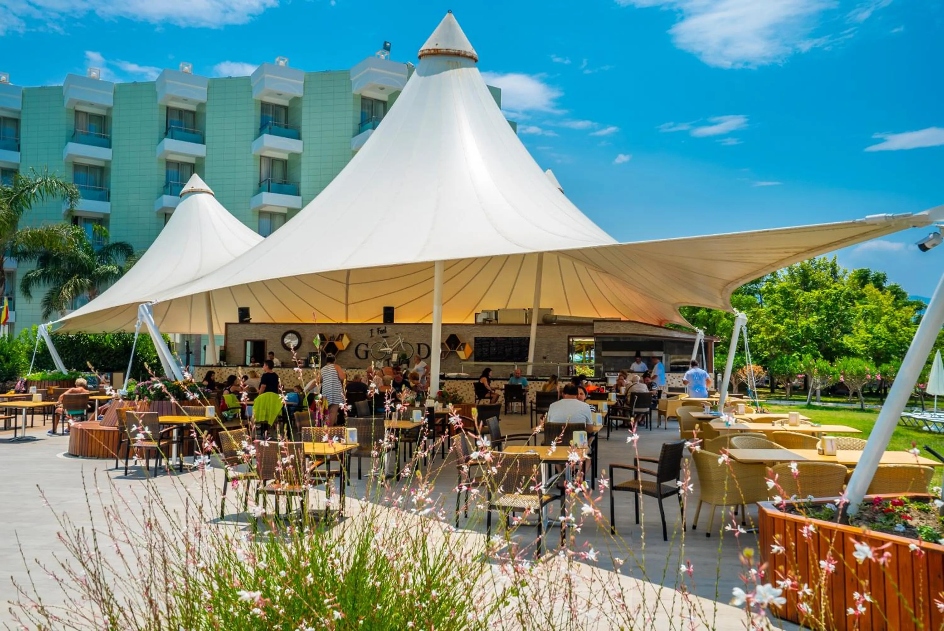 Restaurant/places to eat in Grand Belish Hotel