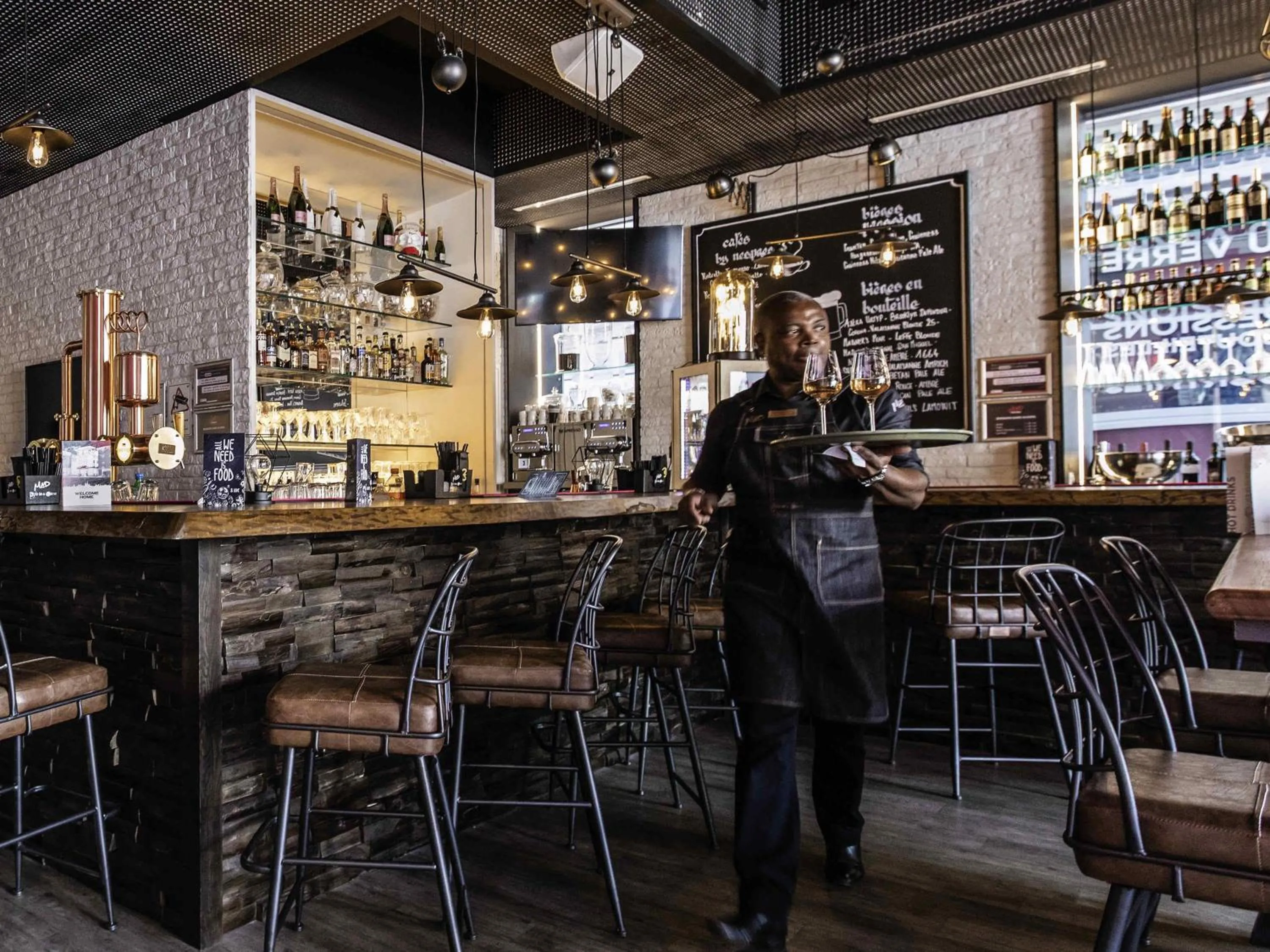 Lounge or bar in ibis Styles Lausanne Center MadHouse