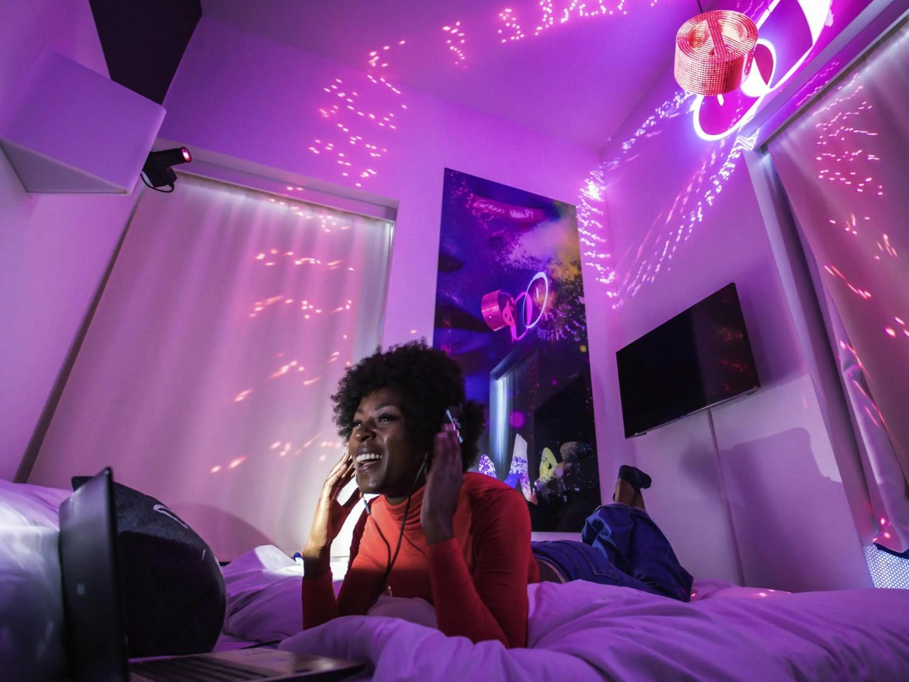 Bedroom, Bed in ibis Styles Lausanne Center MadHouse