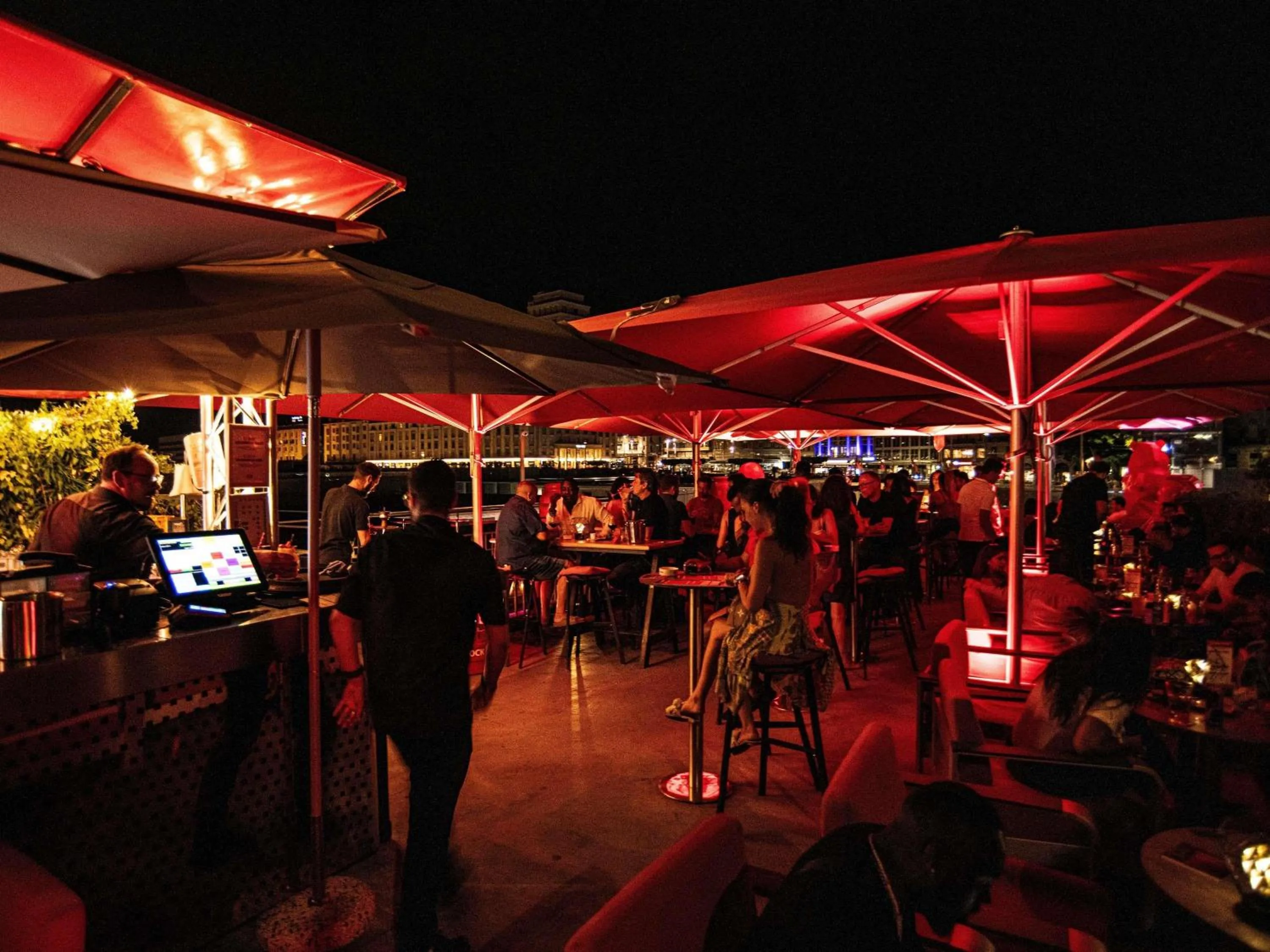 Lounge or bar in ibis Styles Lausanne Center MadHouse