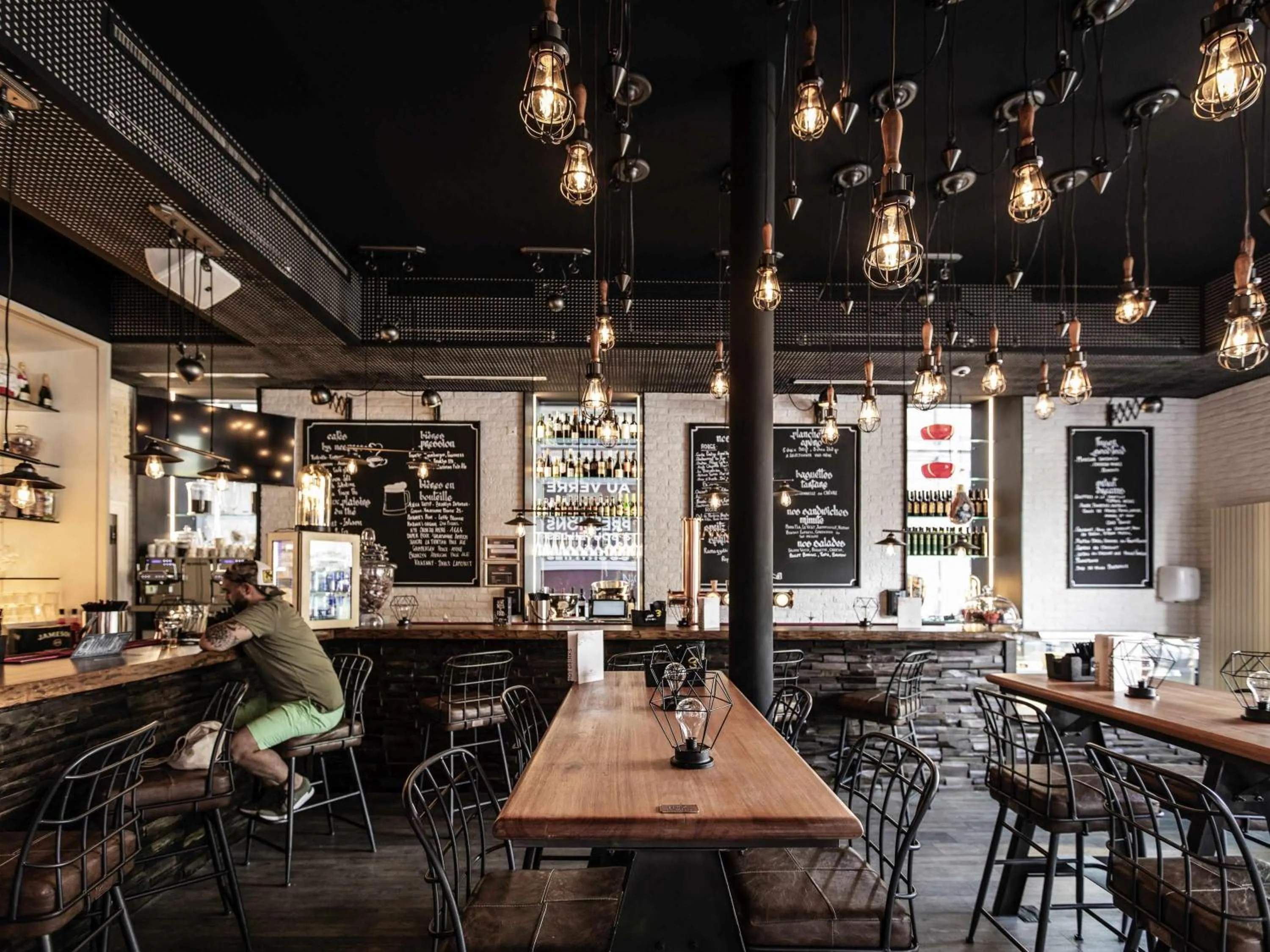 Lounge or bar in ibis Styles Lausanne Center MadHouse