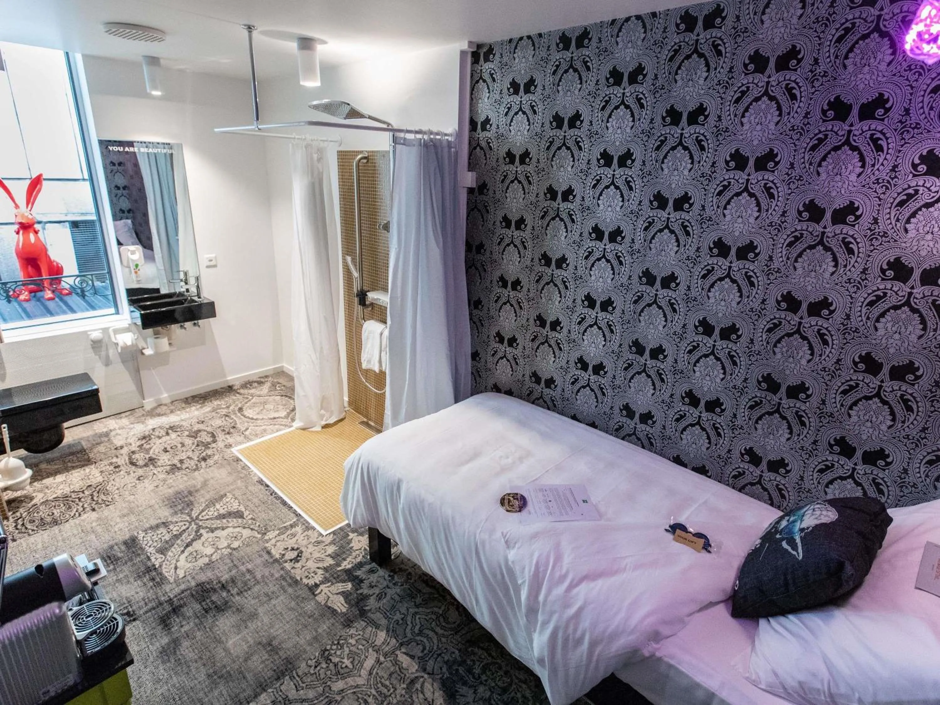 Bedroom, Bed in ibis Styles Lausanne Center MadHouse