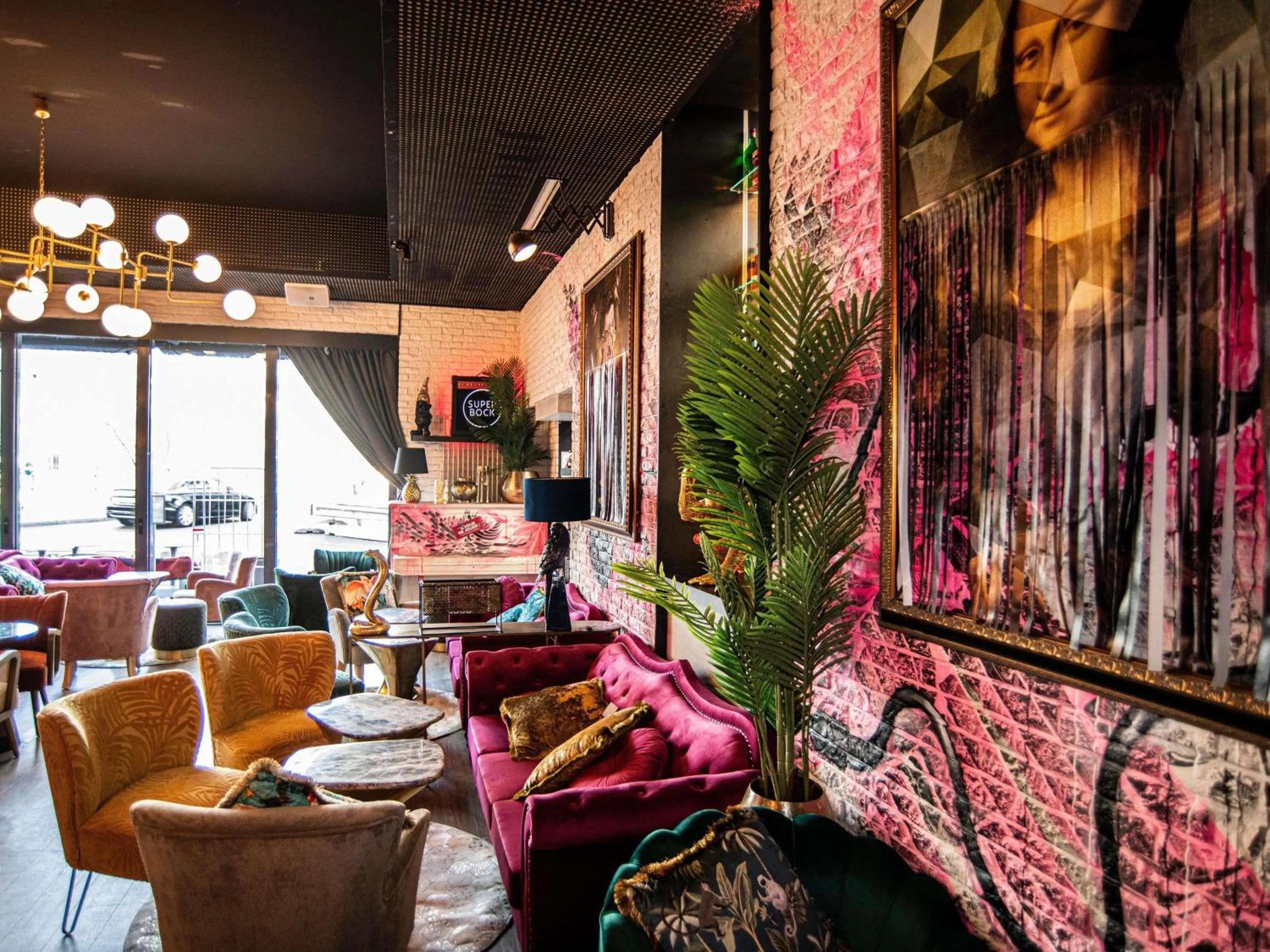 Restaurant/places to eat in ibis Styles Lausanne Center MadHouse