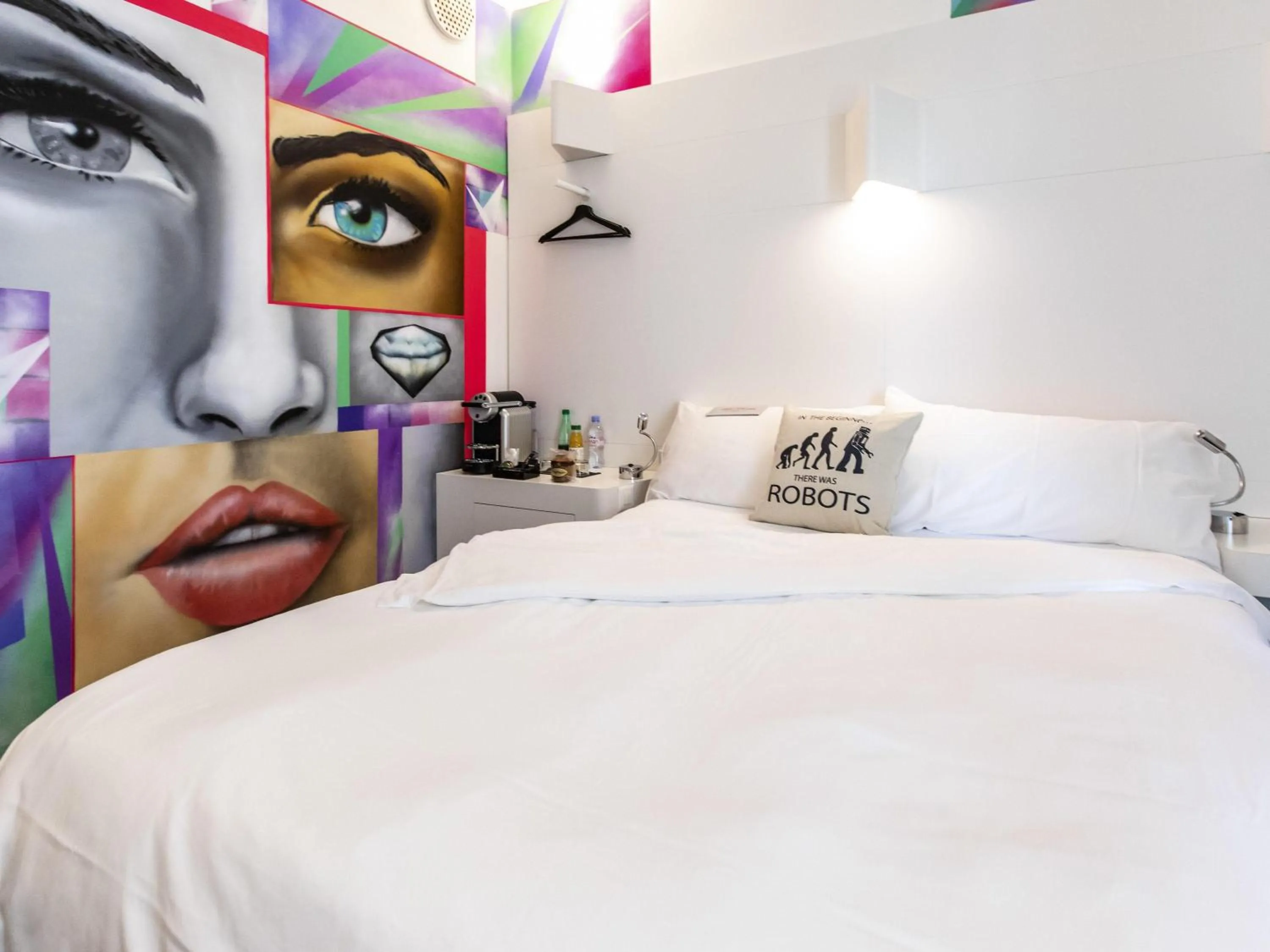 Bedroom, Bed in ibis Styles Lausanne Center MadHouse