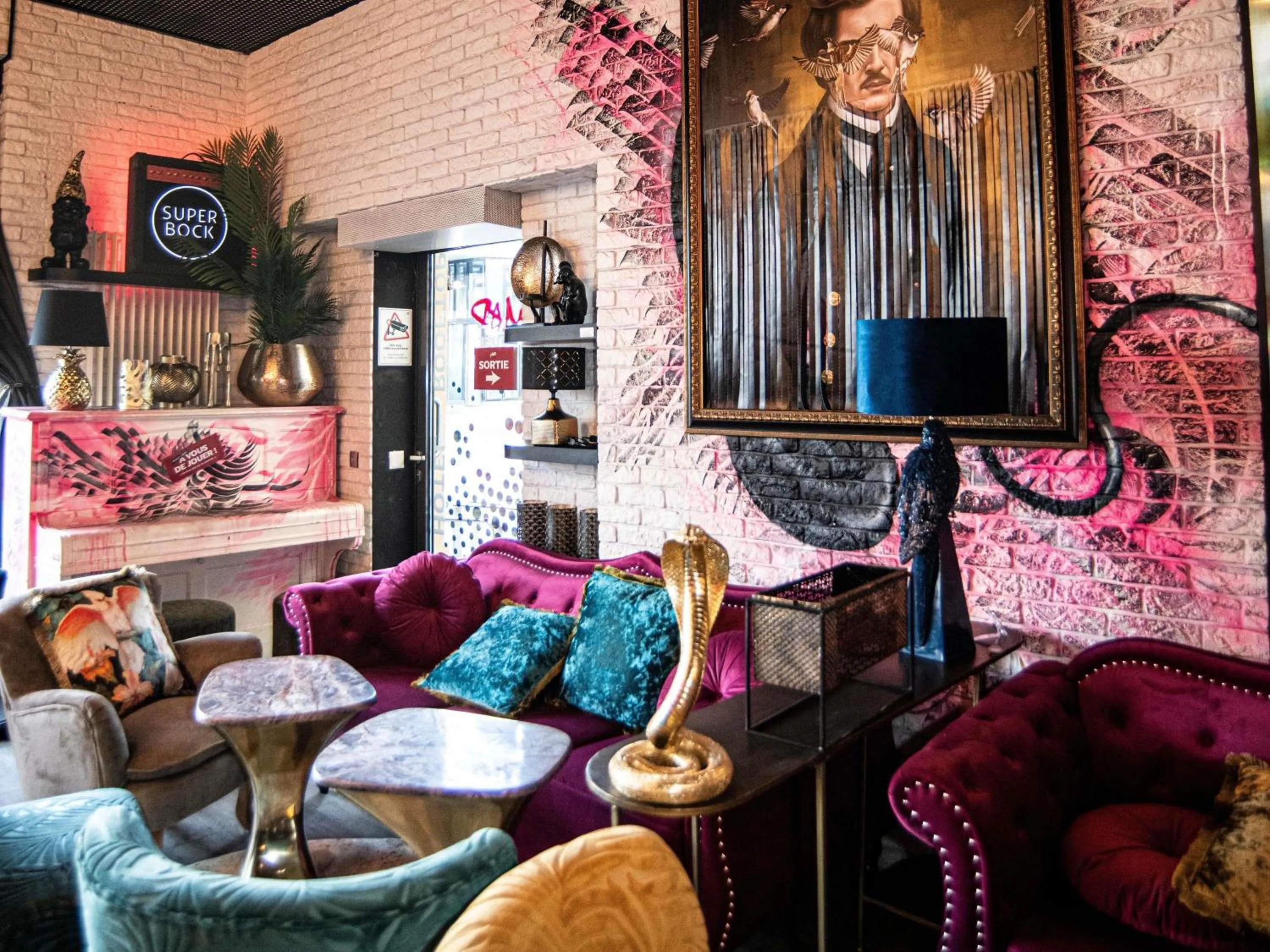 Restaurant/places to eat in ibis Styles Lausanne Center MadHouse