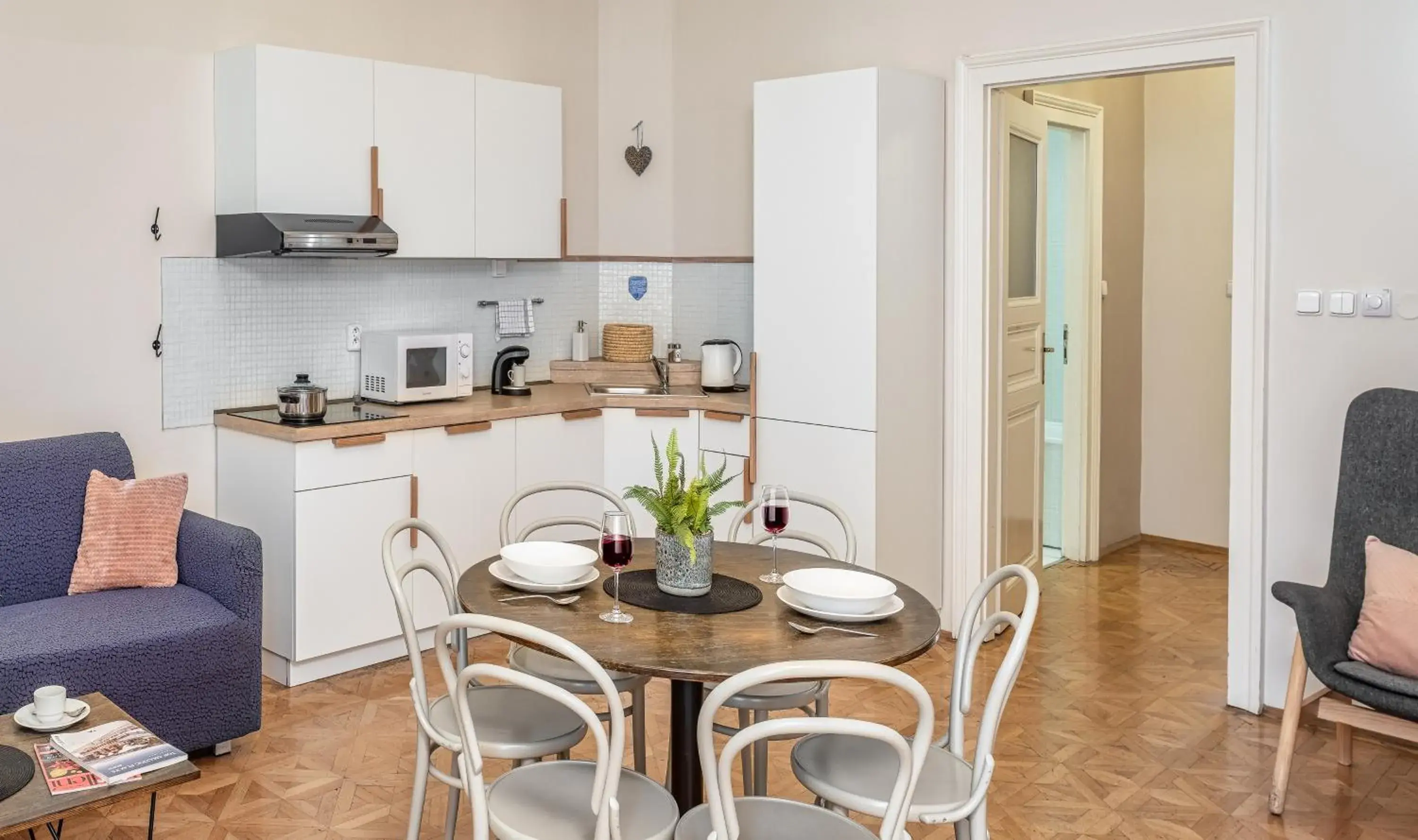 Kitchen or kitchenette in 6 Continents Apartments by Adrez Kitchen or kitchenette in 6 Continents Apartments by Adrez