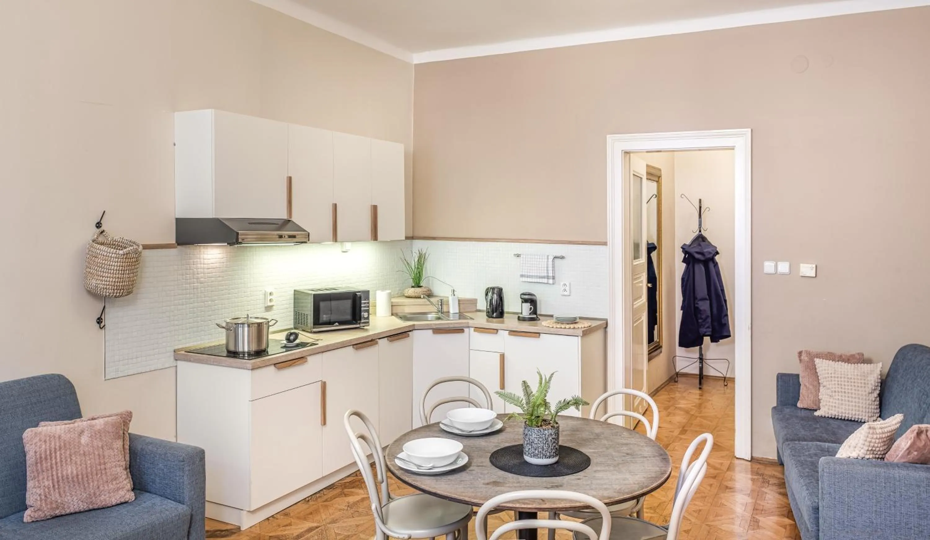 Kitchen or kitchenette in 6 Continents Apartments by Adrez