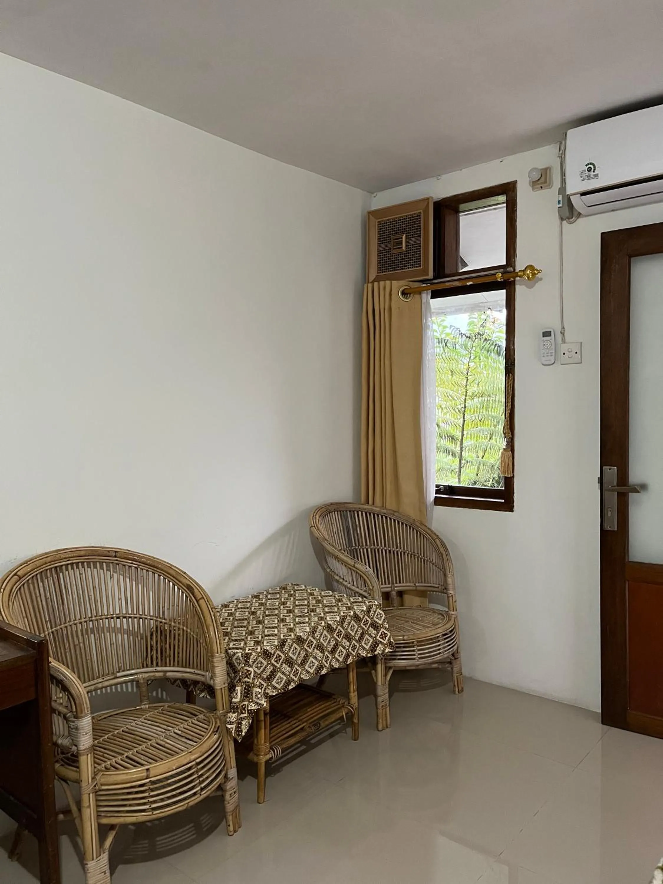 Seating area in Hotel Pison