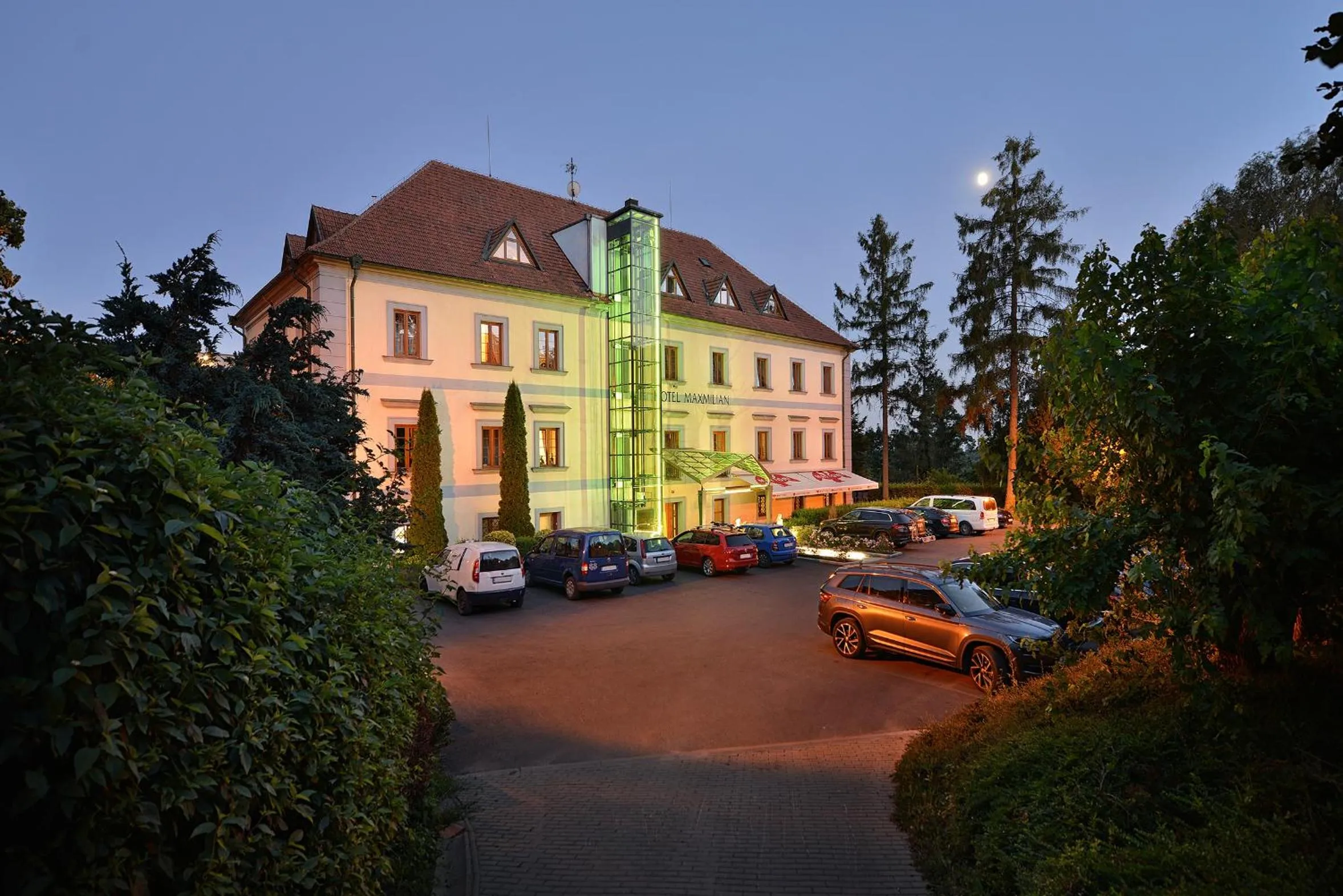 Maxmilian Lifestyle Resort