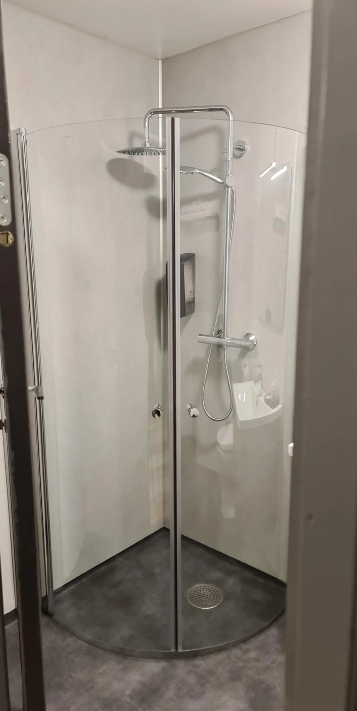 Bathroom in Vardø Hotel