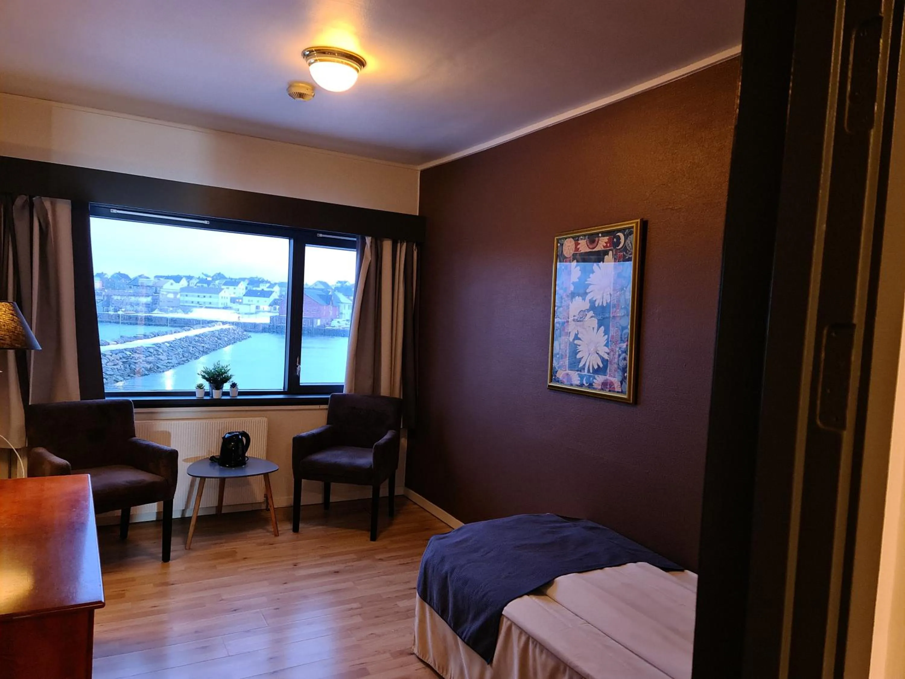 Photo of the whole room, Bed in Vardø Hotel