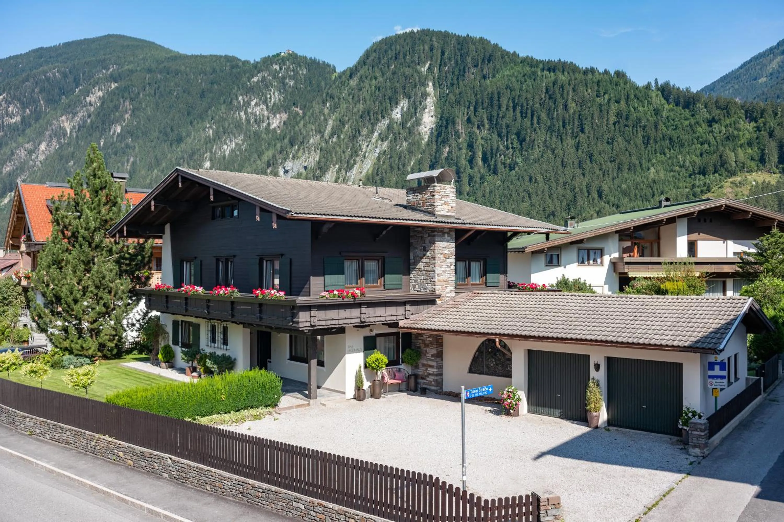 Property building in Jagdhaus