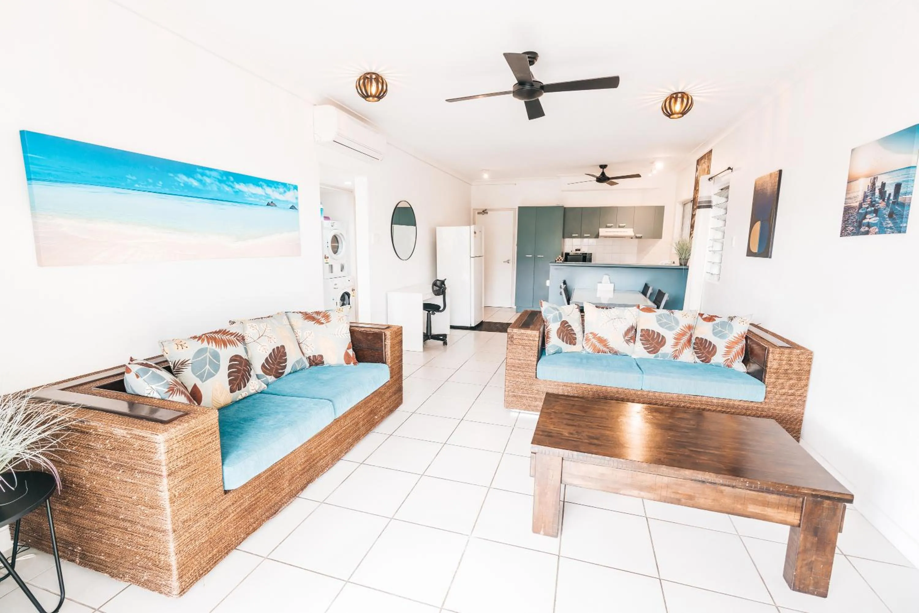 Living room, Bed in Inner City Value