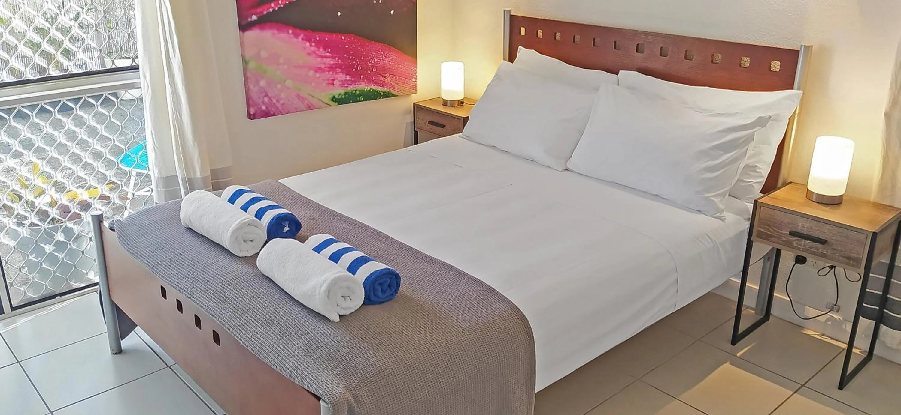 Bedroom, Bed in Inner City Value