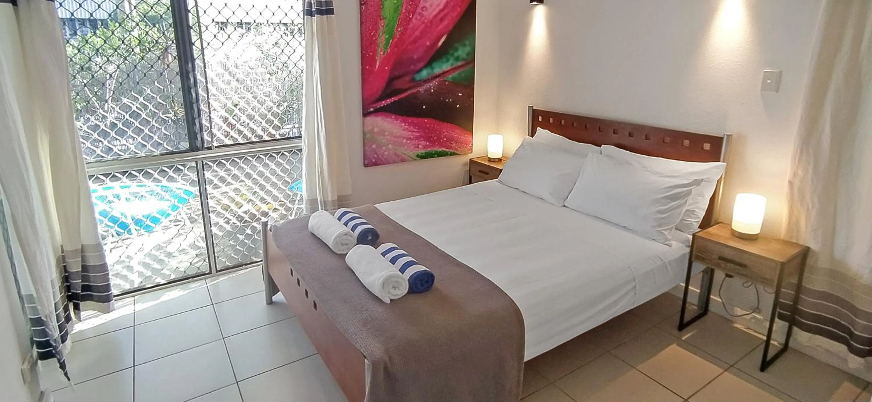 Bedroom, Bed in Inner City Value