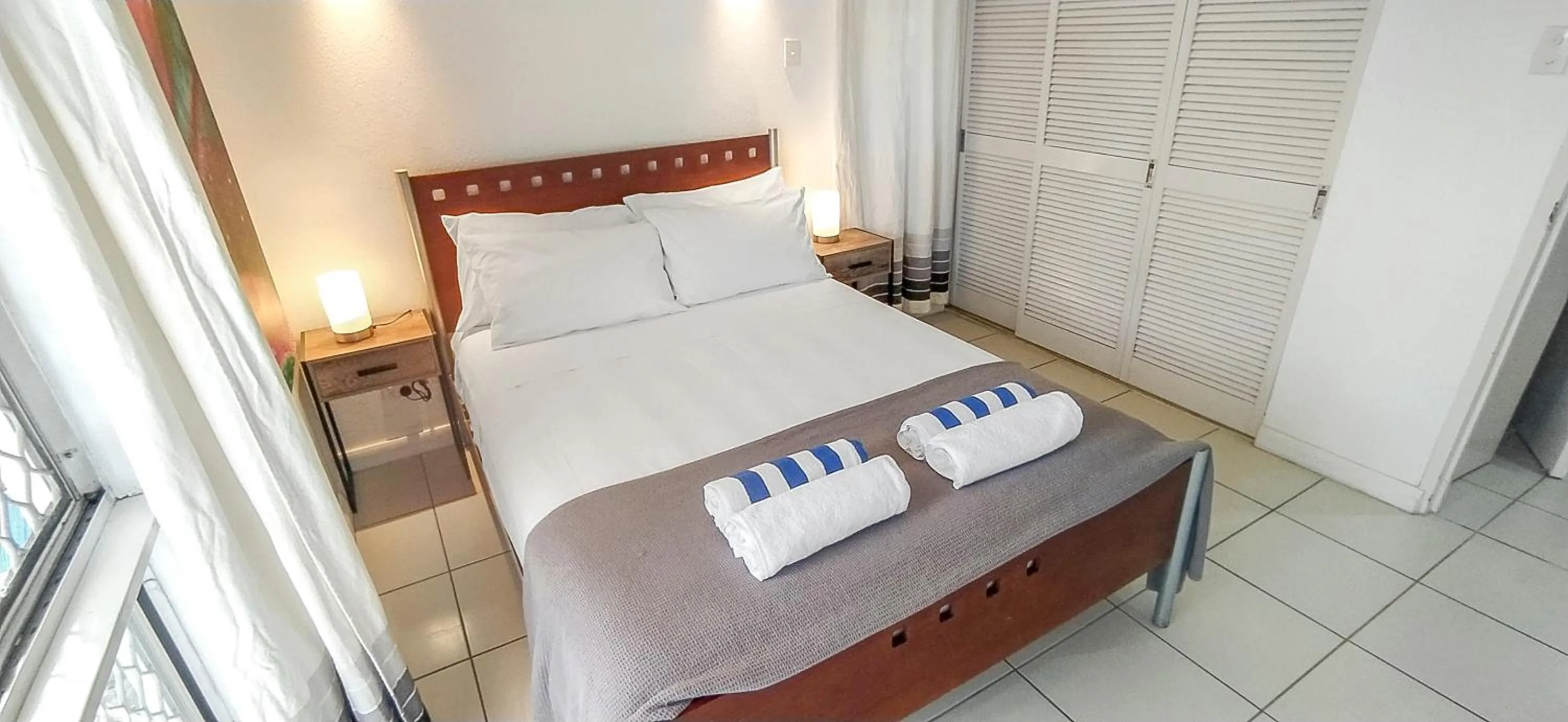 Bedroom, Bed in Inner City Value